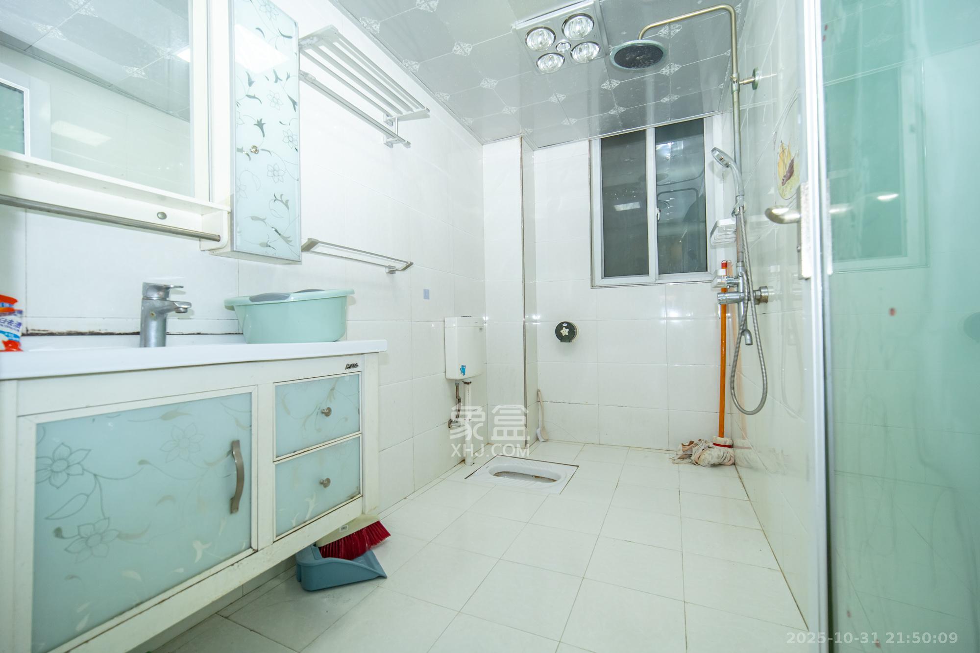 紫晶城  2室2厅1卫    52.8万卫生间