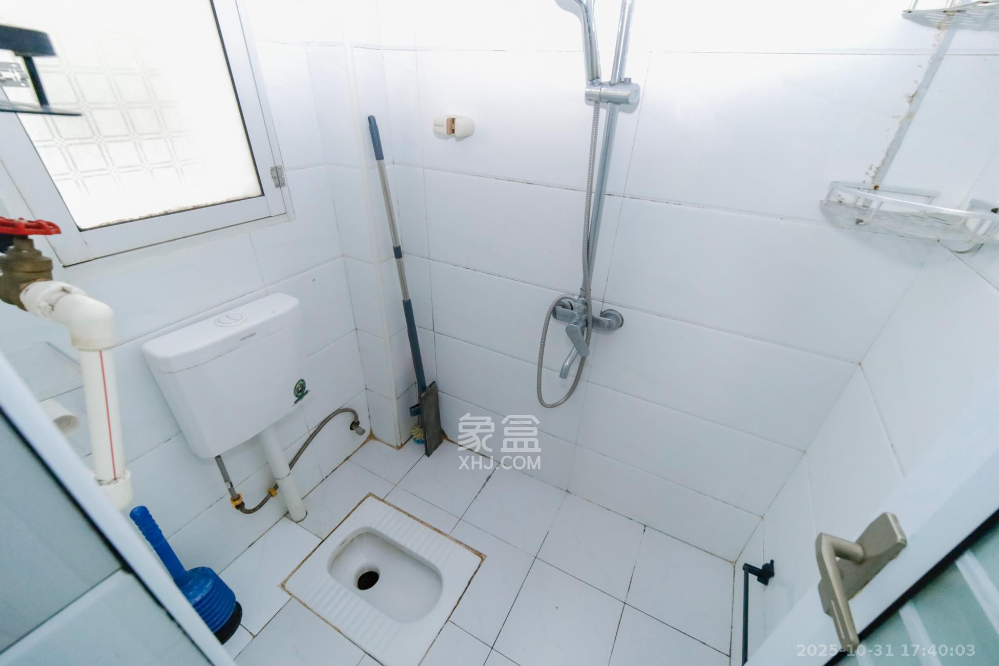 三印宿舍  2室2厅1卫    55.8万卫生间