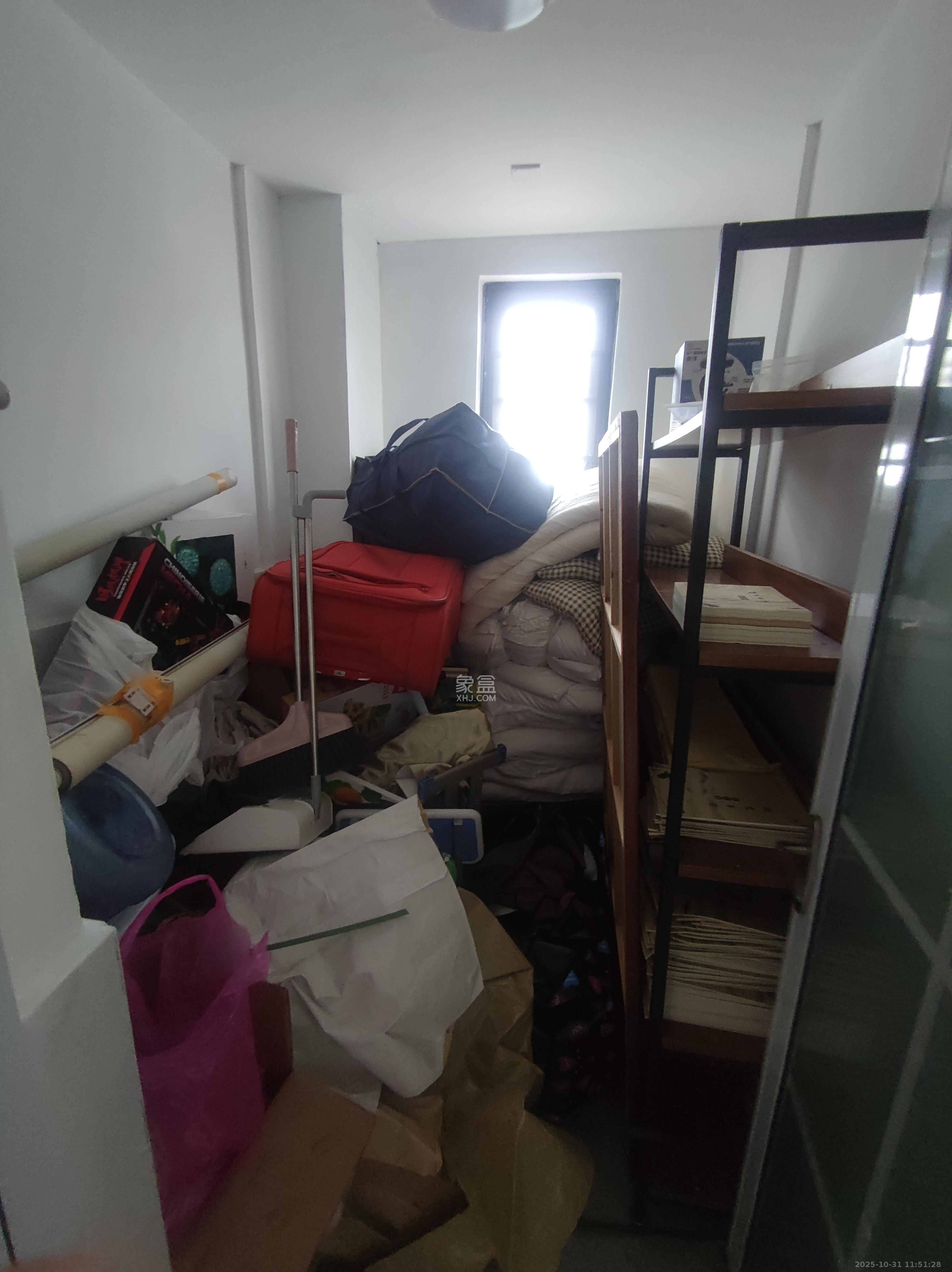 卓越蔚蓝海岸三期  4室2厅2卫    3500.0元/月室内图