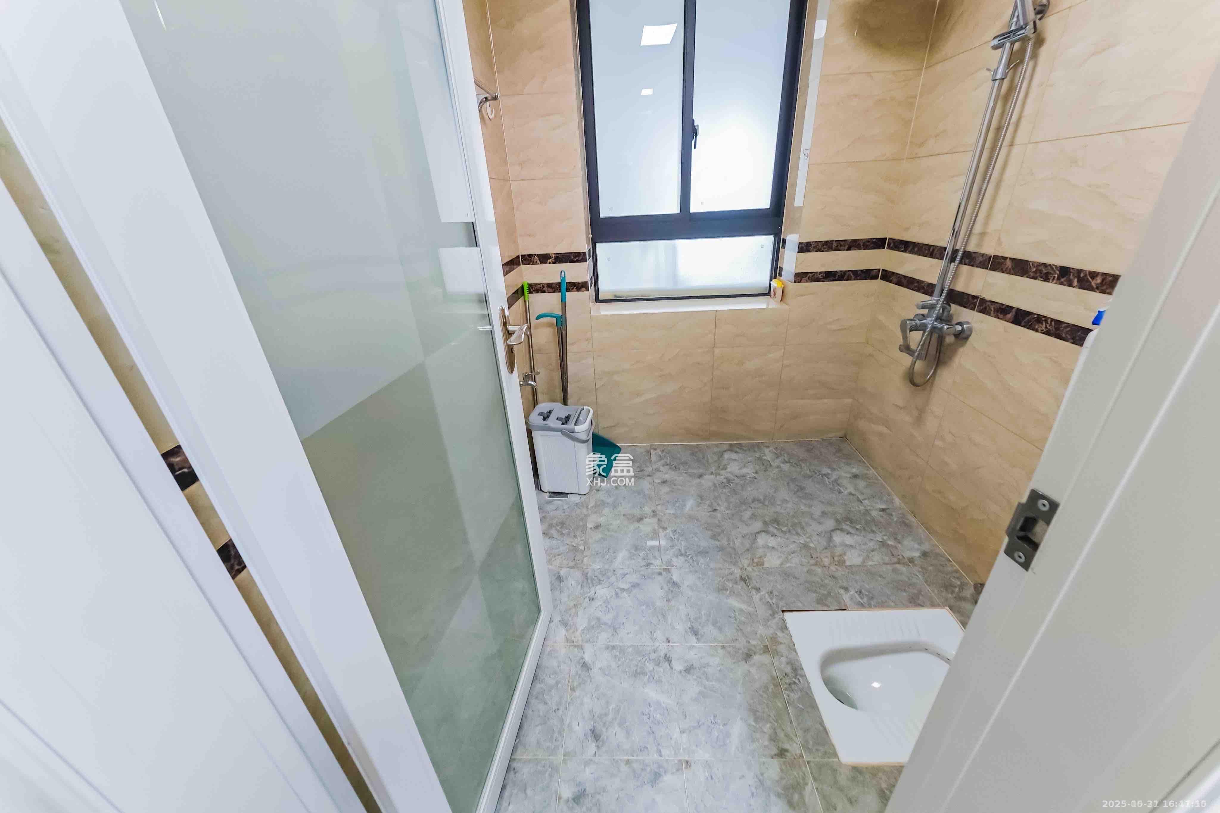 京武浪琴山一、二期  4室1厅2卫    10000.0元/月室内图