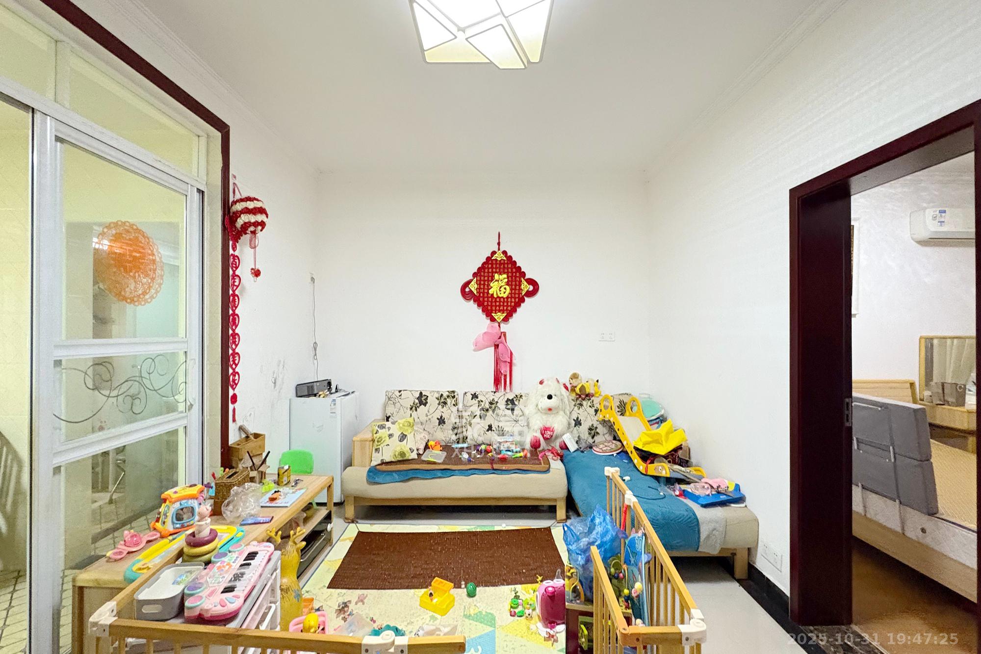 丝茅冲邮电二巷  2室2厅1卫    58.8万 丝茅冲邮电二巷  2室2厅1卫    58.8万客厅