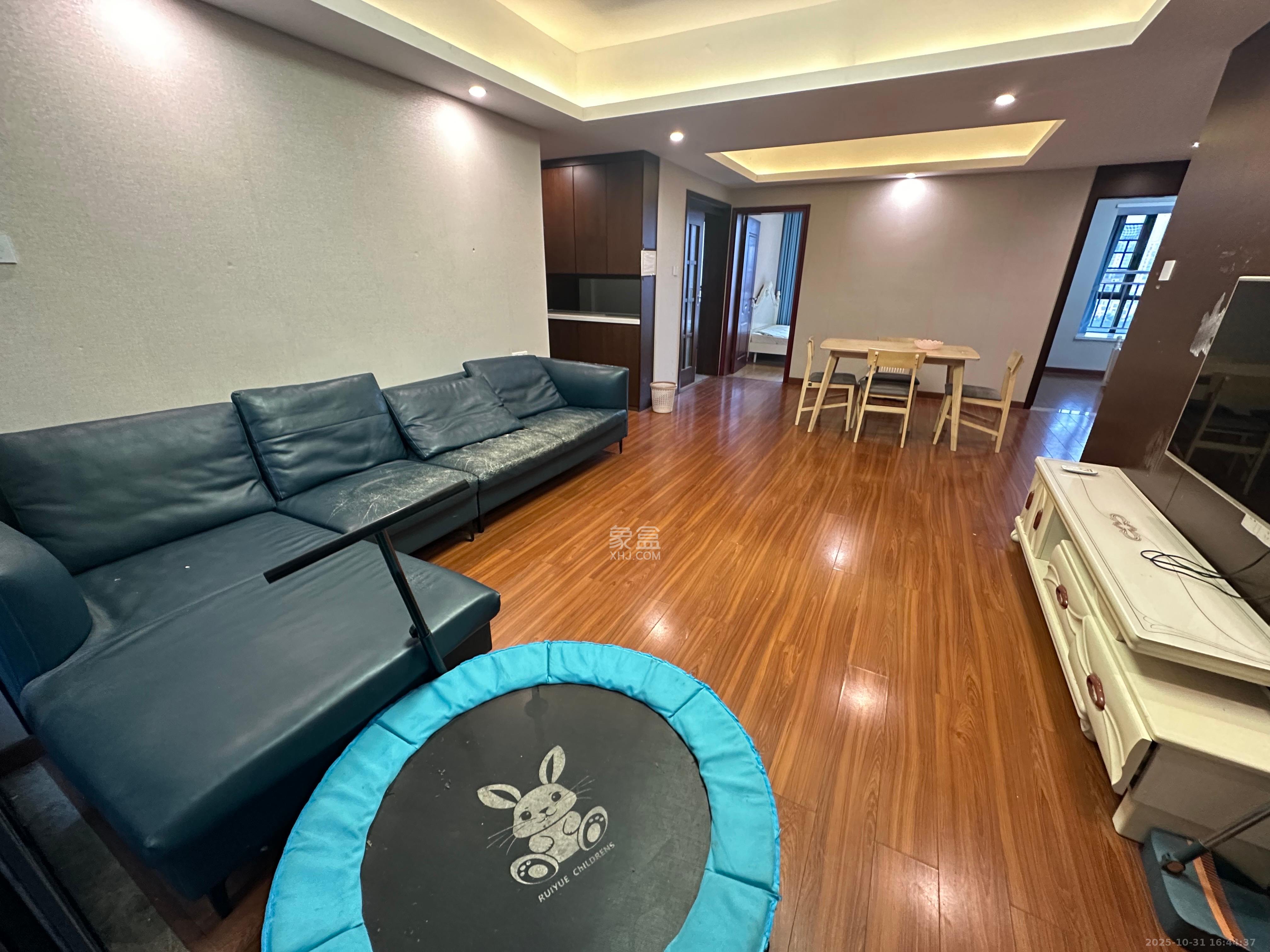 荣泰广场 3室2厅2卫 2500.0元/月 荣泰广场 3室2厅2卫 2500.0元/月室内图