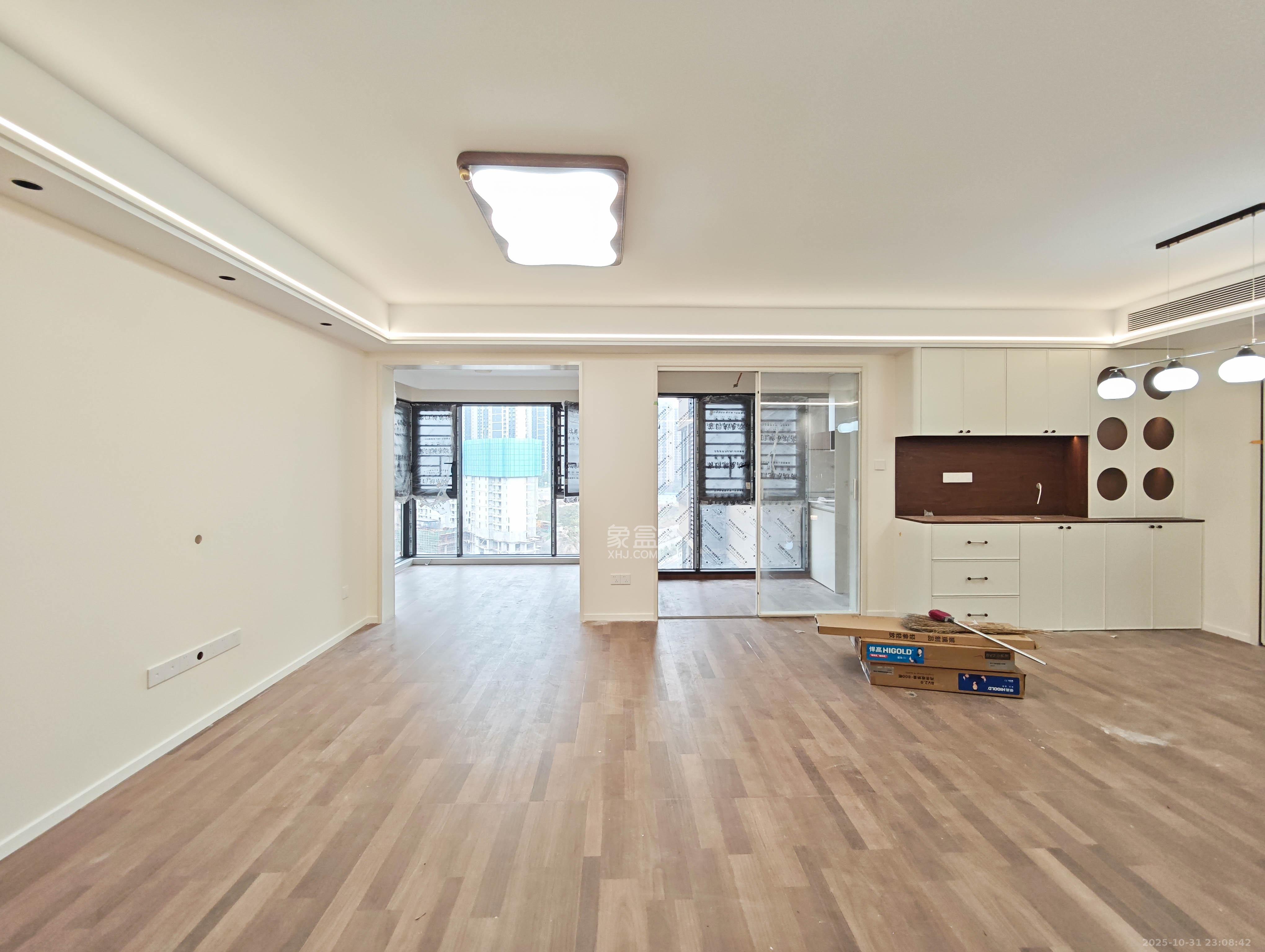 保利城(中航城国际社区、郡原美村) 4室2厅2卫 128.0万 保利城(中航城国际社区、郡原美村) 4室2厅2卫 128.0万客厅