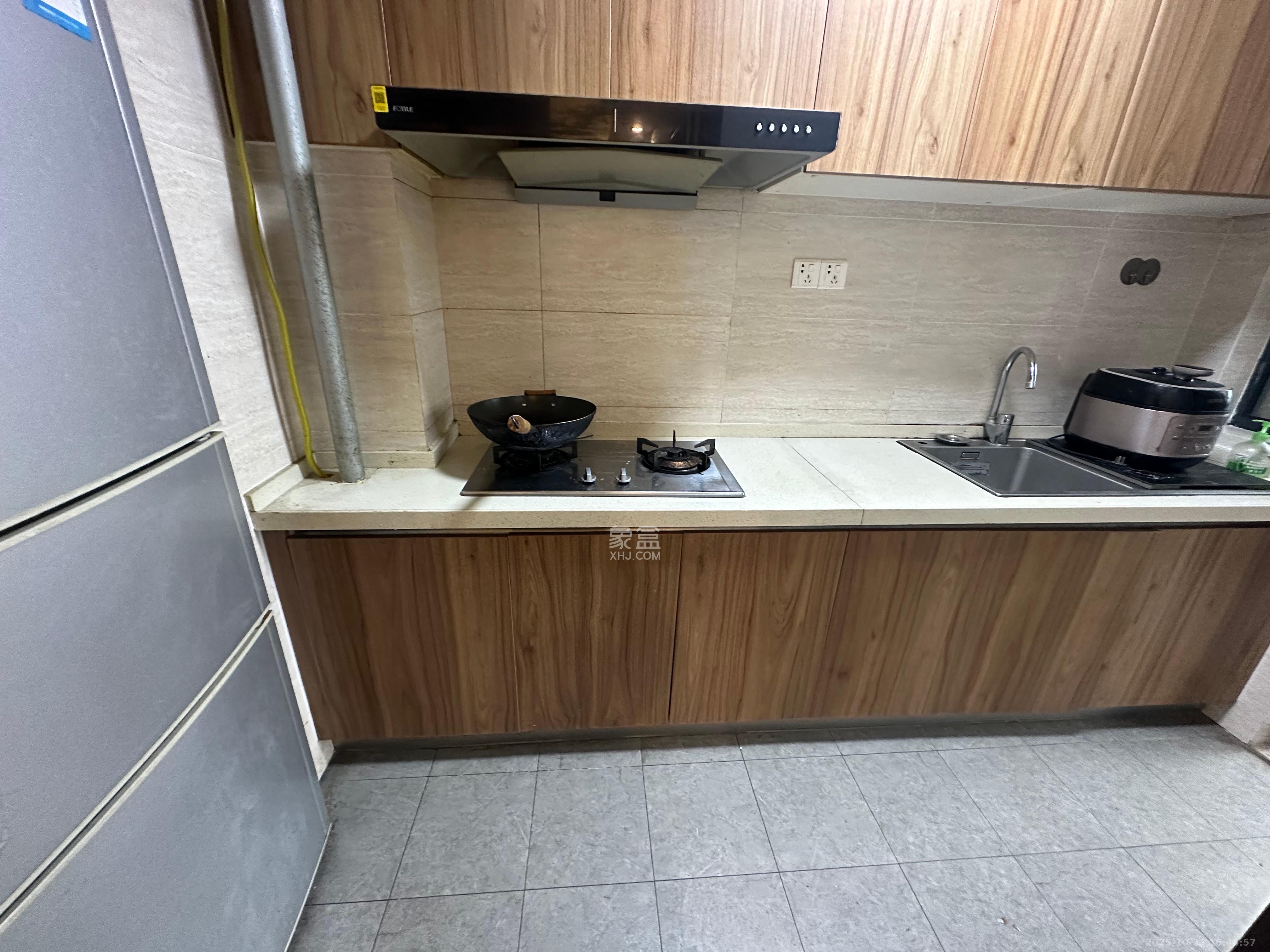 荣泰广场  3室2厅2卫    2500.0元/月室内图