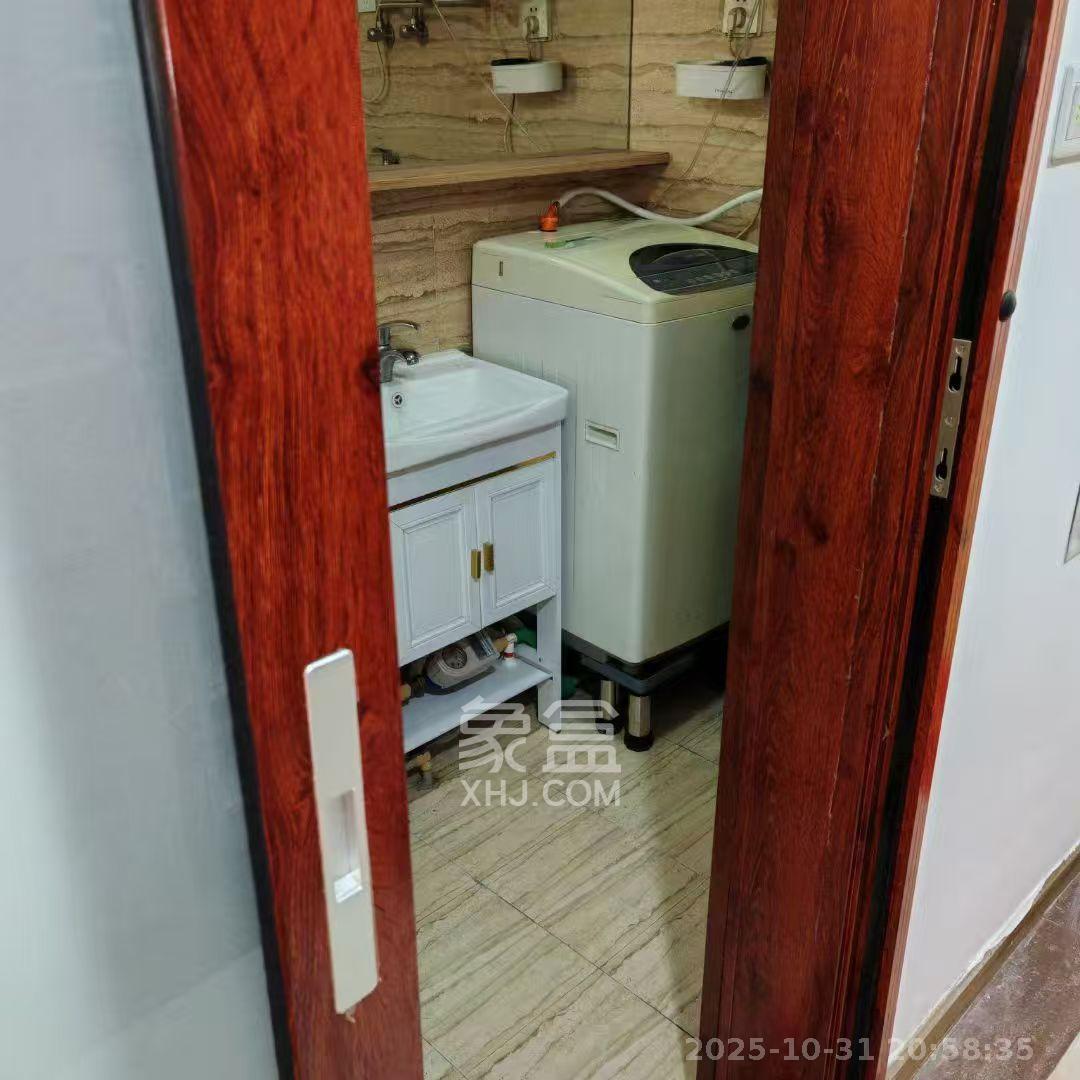 米兰春天  1室0厅1卫    1300.0元/月 米兰春天  1室0厅1卫    1300.0元/月