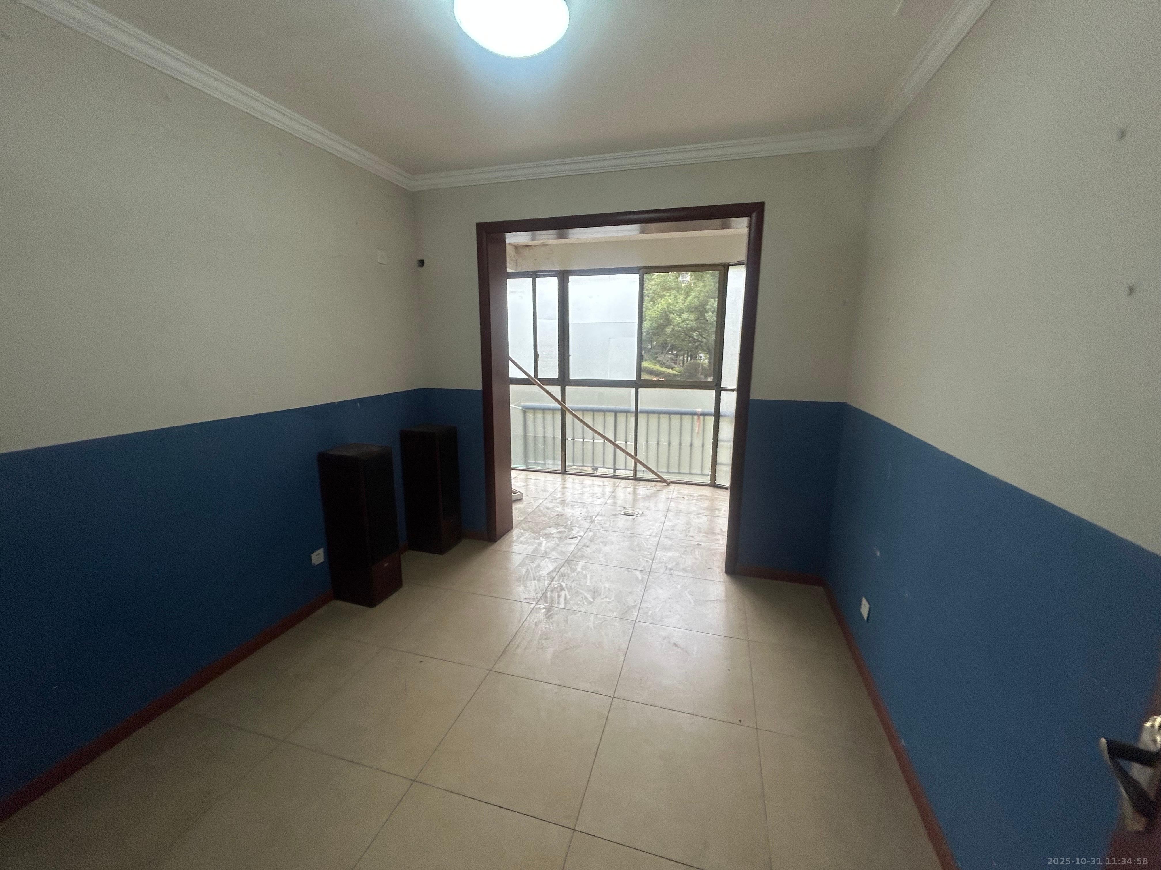 金色比华利 4室2厅2卫 2500.0元/月 金色比华利 4室2厅2卫 2500.0元/月室内图