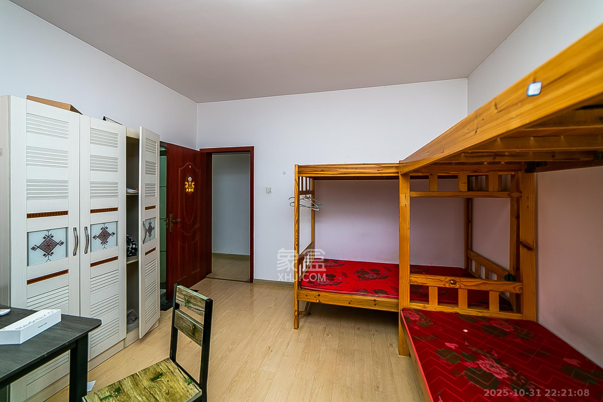 金域南外滩（望江佳园）  1室2厅3卫    266.0万卧室