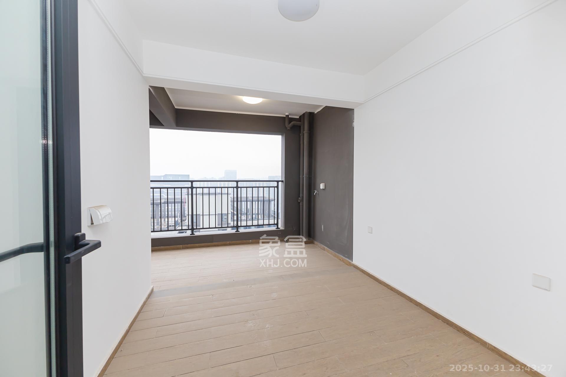 越秀湘江星汇城三期  4室2厅3卫    245.0万卧室