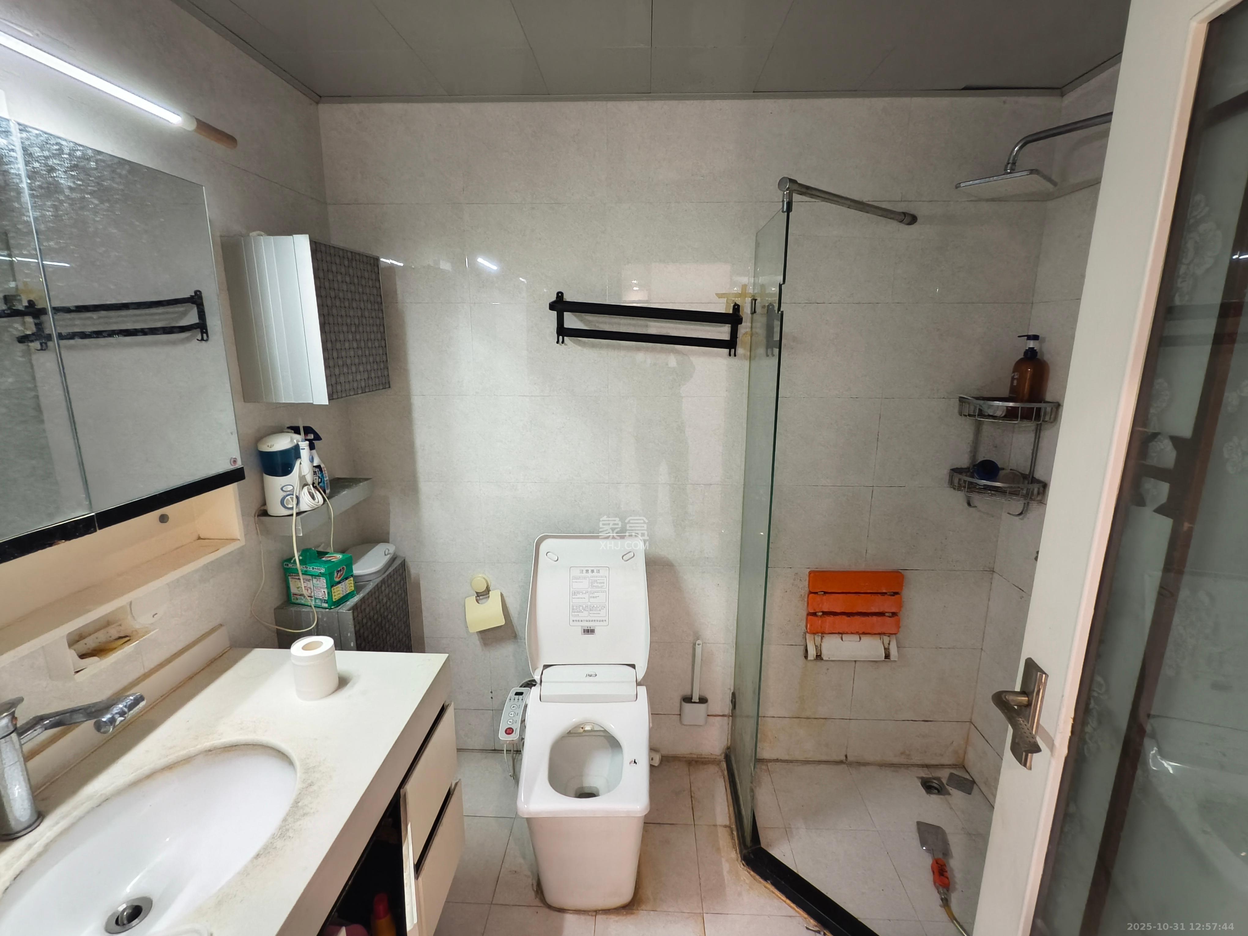 阳光100二期  5室2厅2卫    5500.0元/月室内图