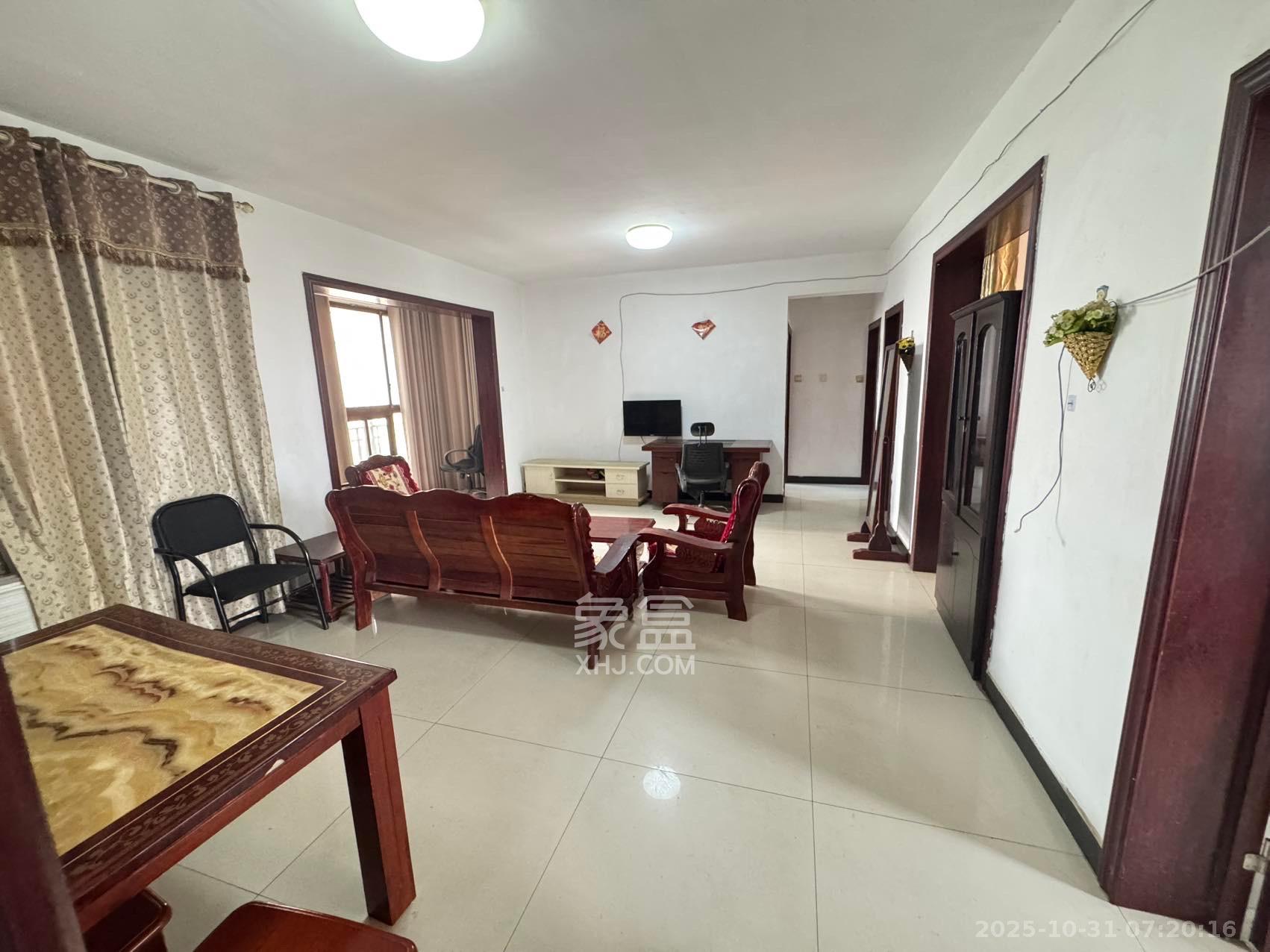 盛地春天里  3室2厅2卫    1350.0元/月室内图