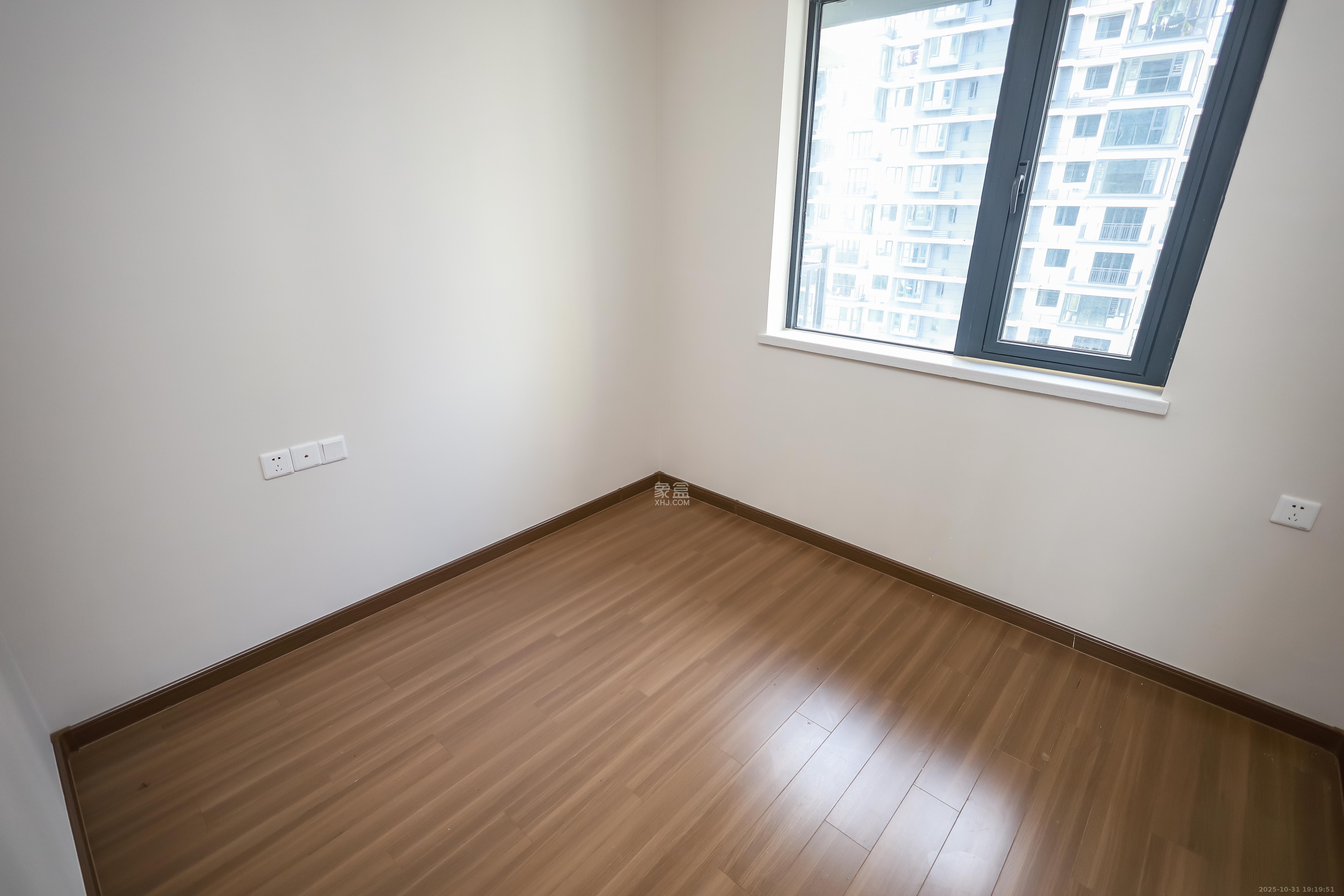 保利恒伟时光印象  4室2厅2卫    155.0万卧室