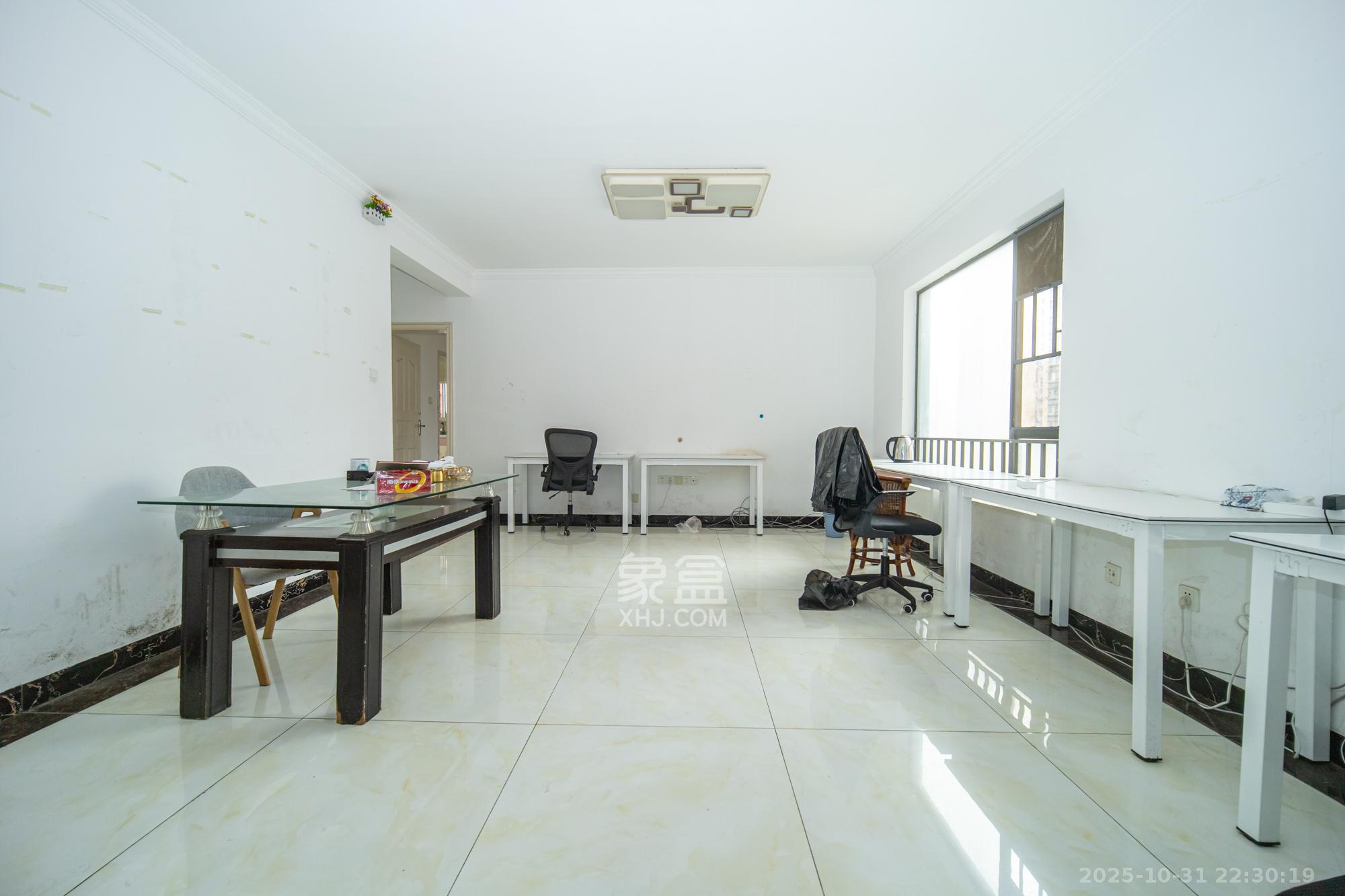 华润凤凰城二期 3室2厅2卫 72.5万 华润凤凰城二期 3室2厅2卫 72.5万客厅