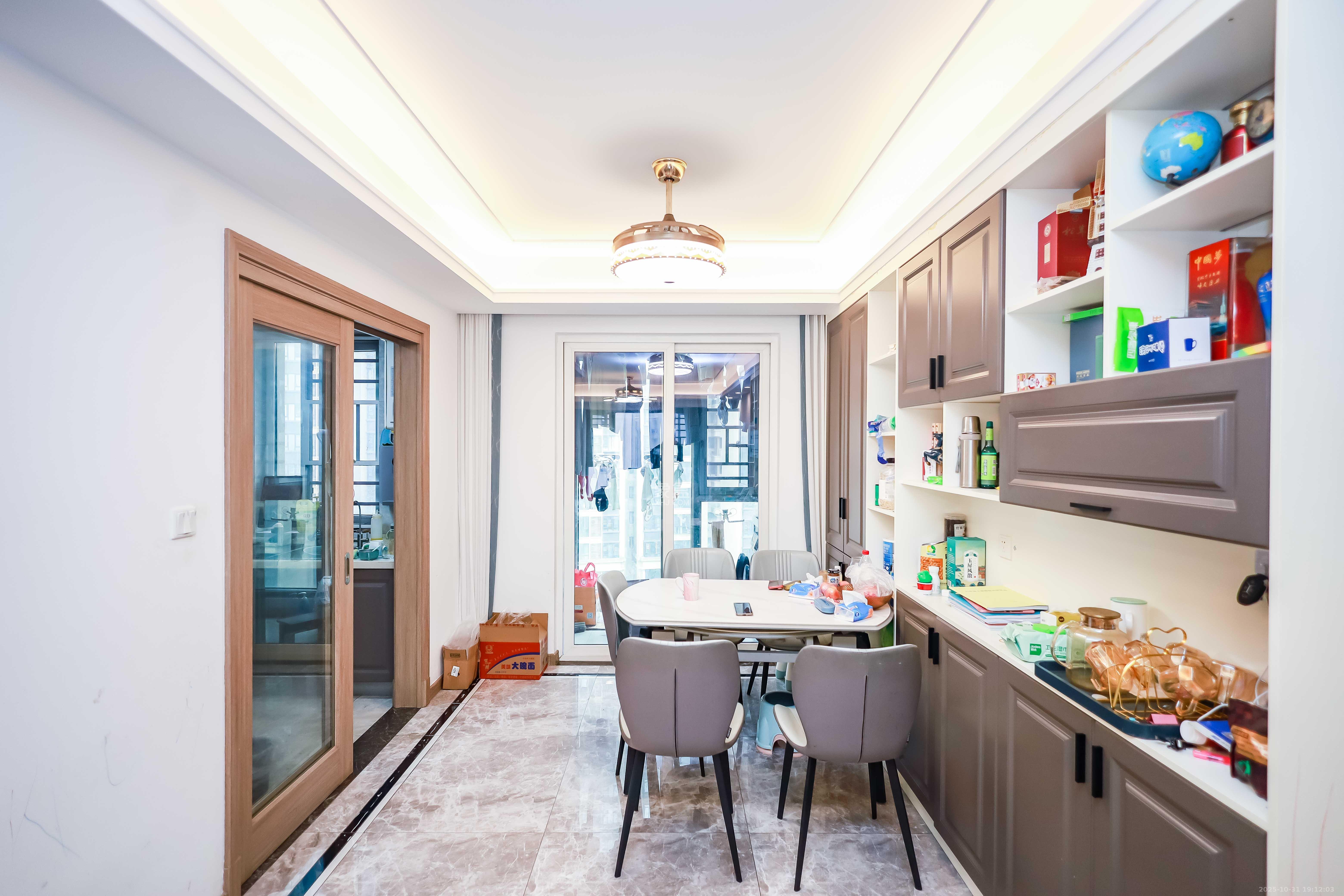 金地中交麓谷香颂(金地中交雅苑)  4室2厅2卫    140.8万客厅