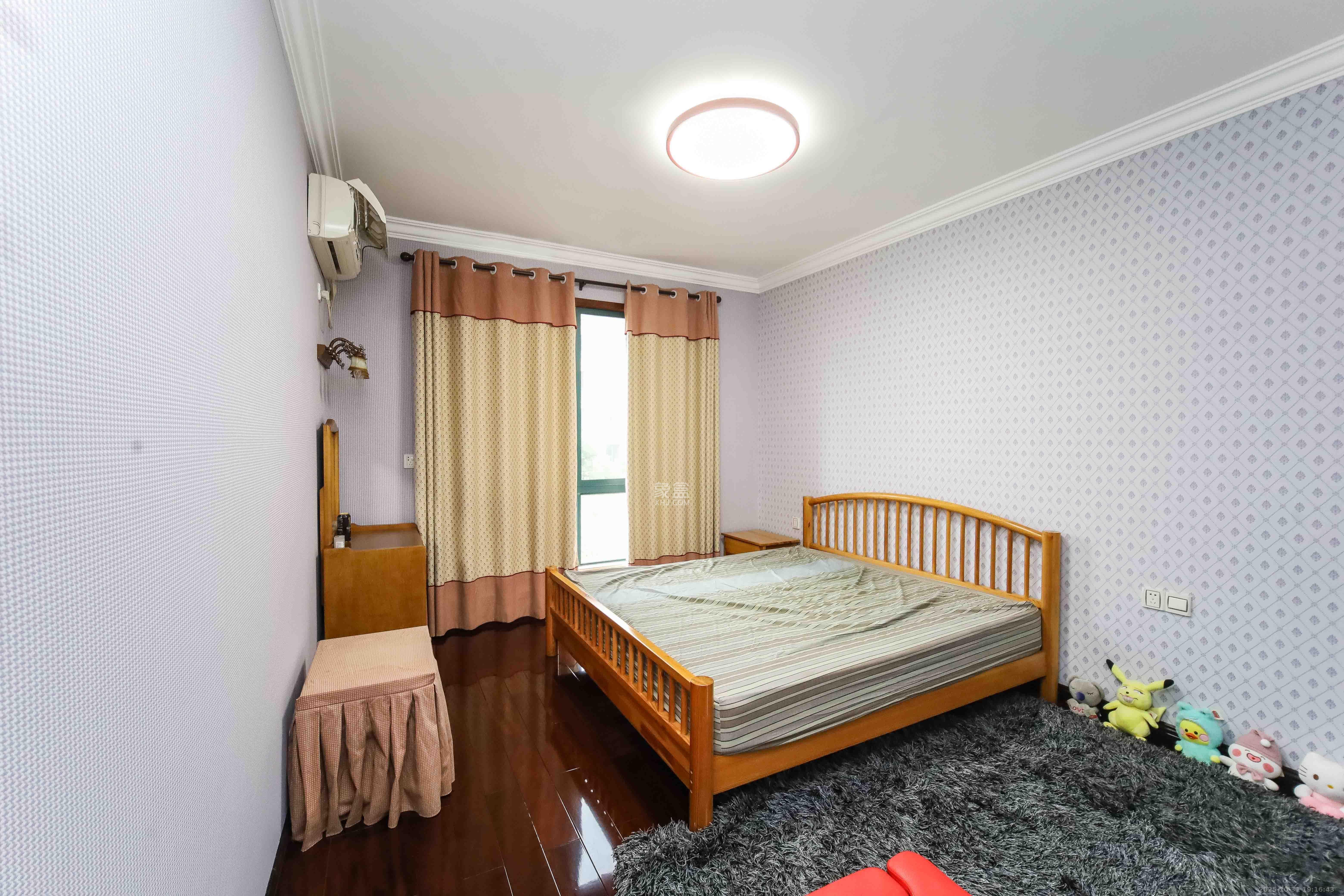 星城世家  4室2厅2卫    223.0万 星城世家  4室2厅2卫    223.0万卧室