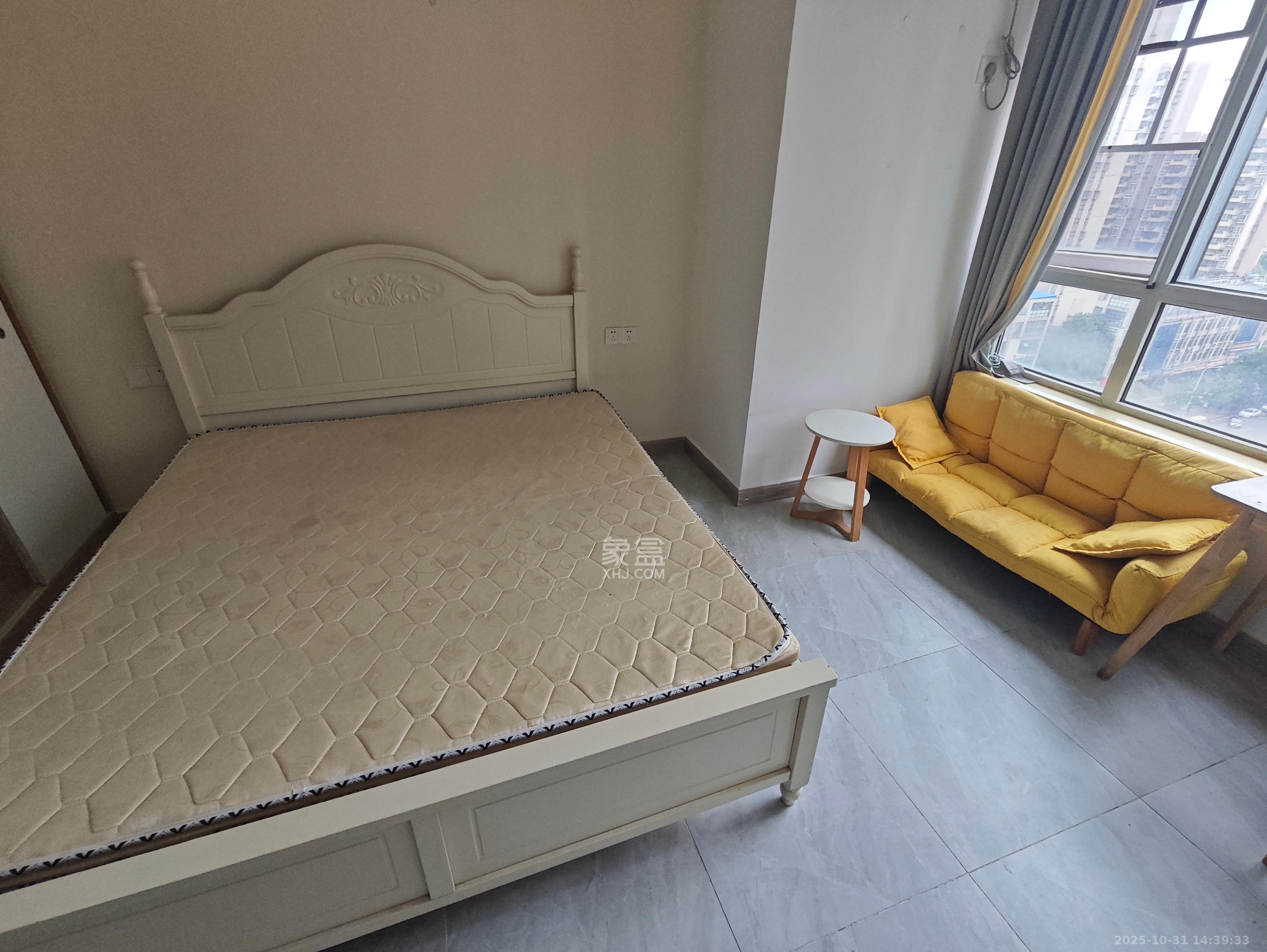 绿地之窗   32.0㎡      1000.0元/月室内图