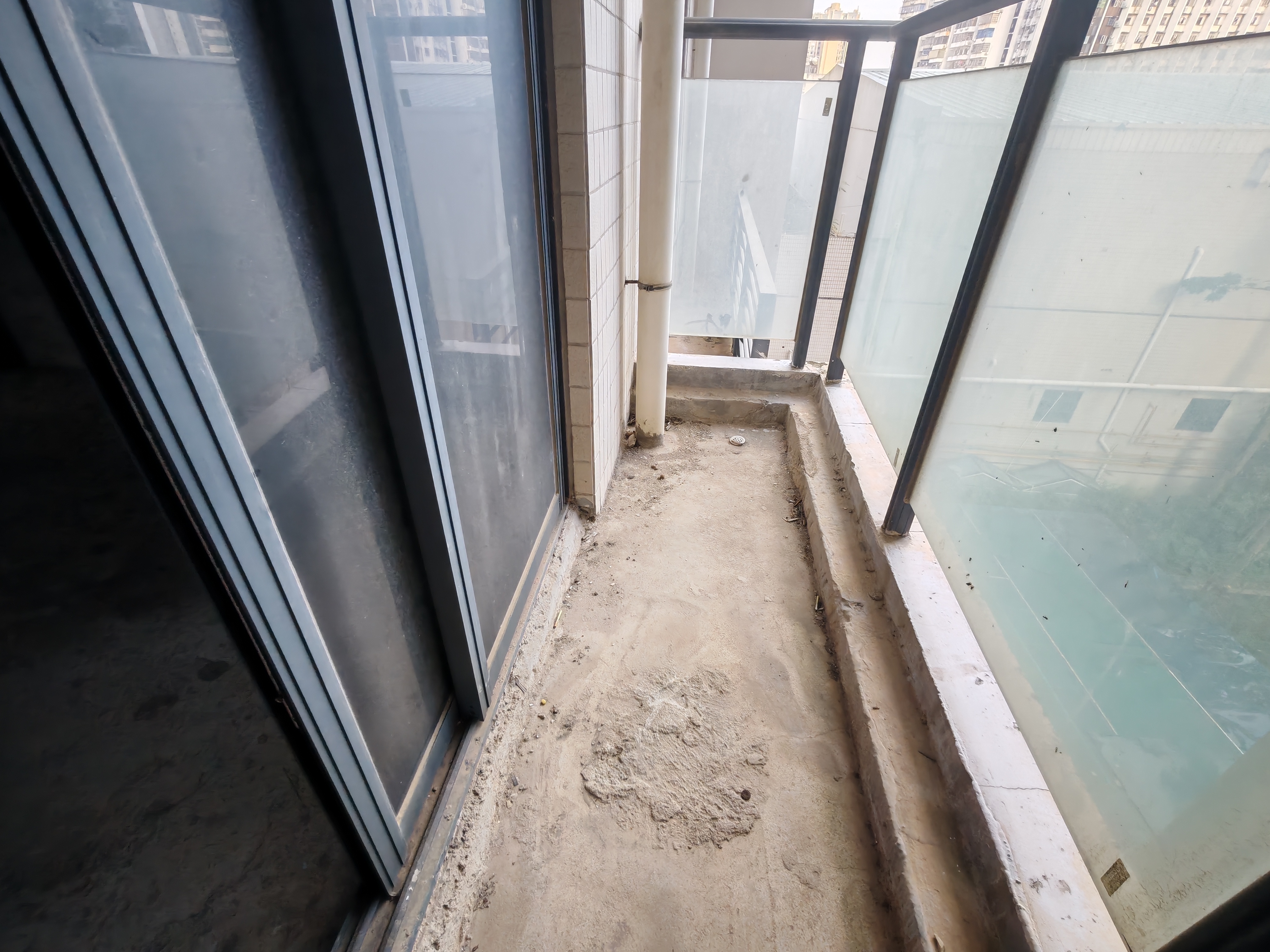 和信广场 3室2厅2卫 294.0万 和信广场 3室2厅2卫 294.0万客厅