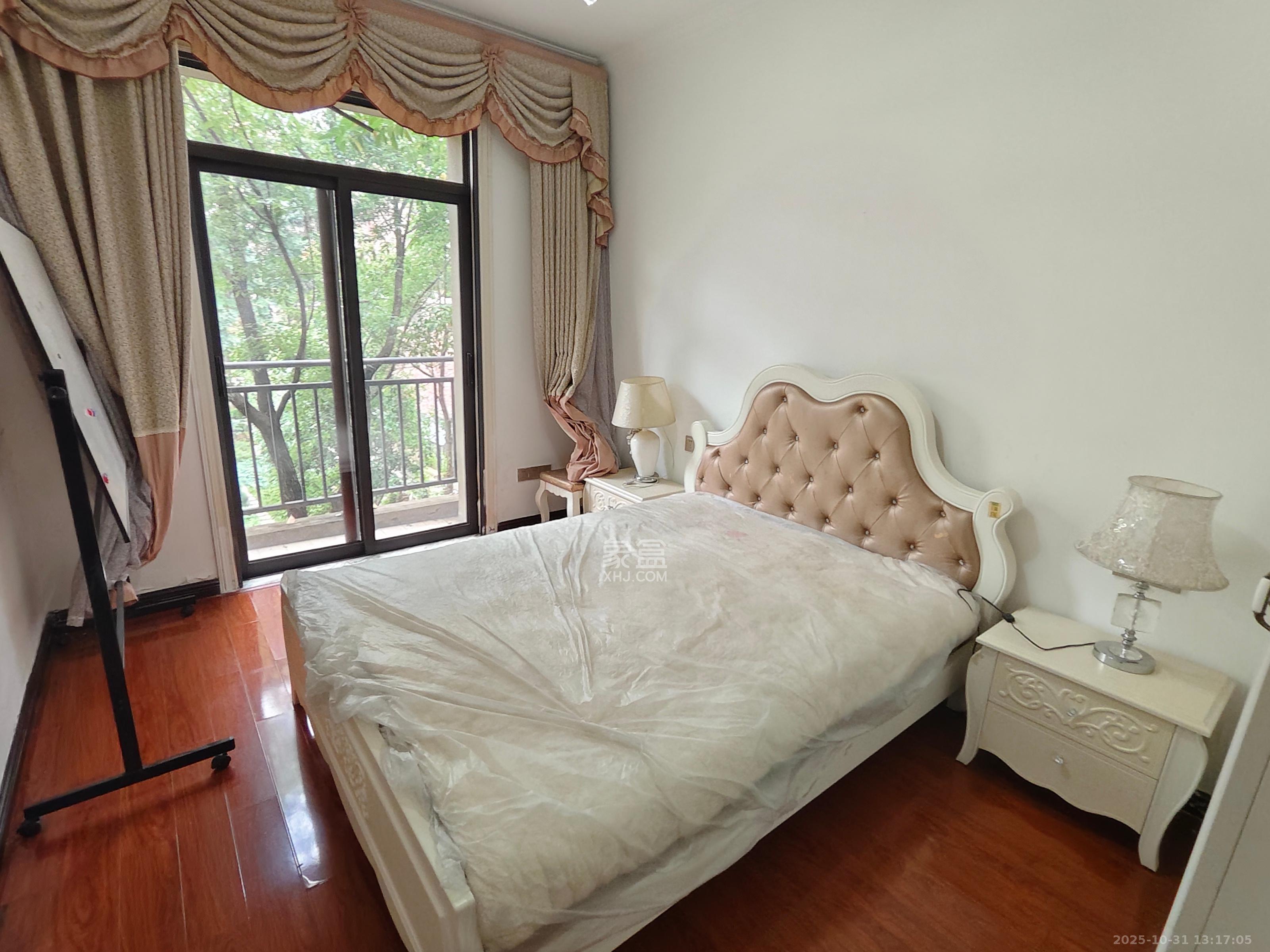 星湖湾一期洋房  4室2厅2卫    4500.0元/月室内图