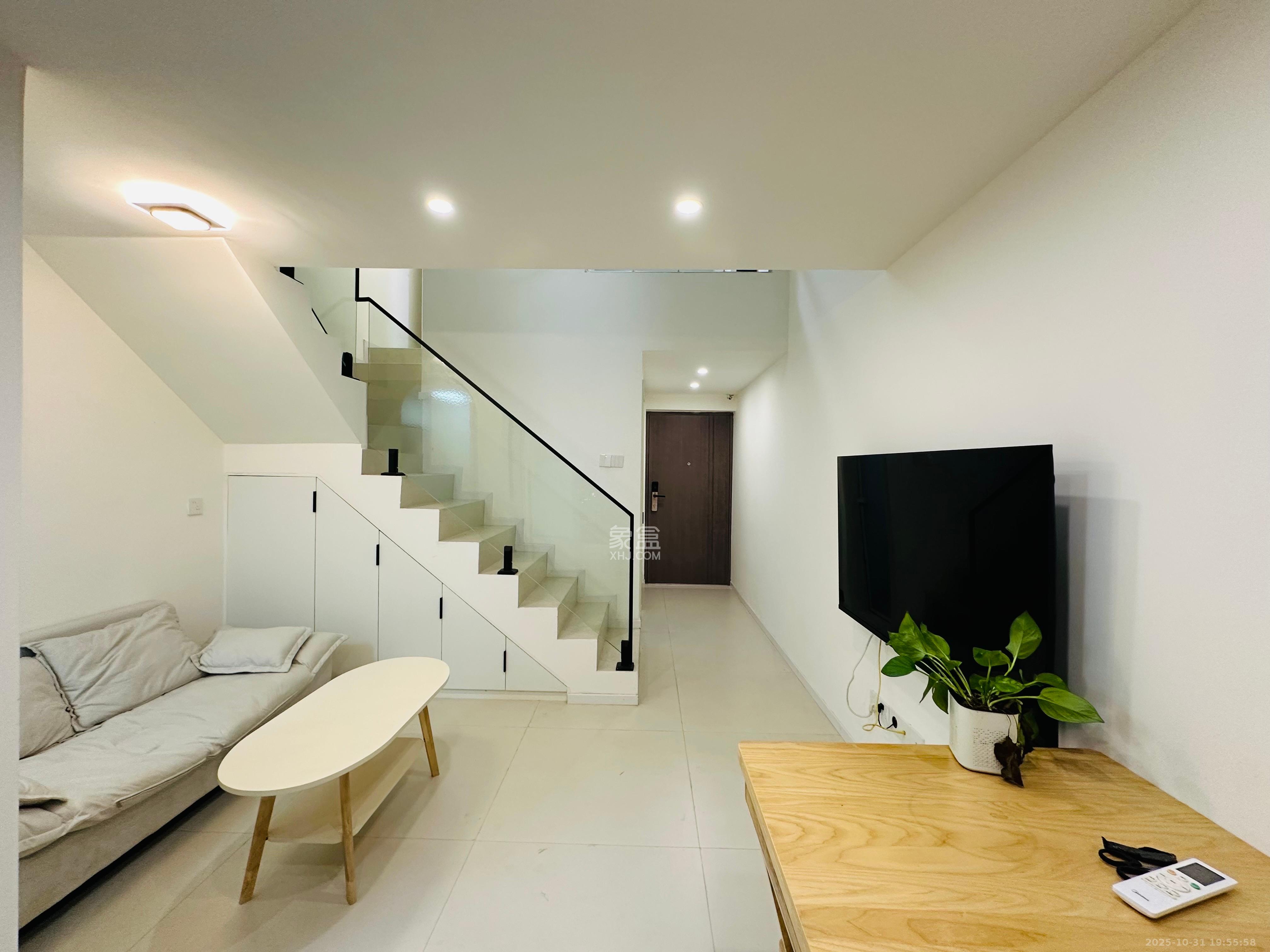 卓越中寰  2室1厅1卫    2600.0元/月室内图