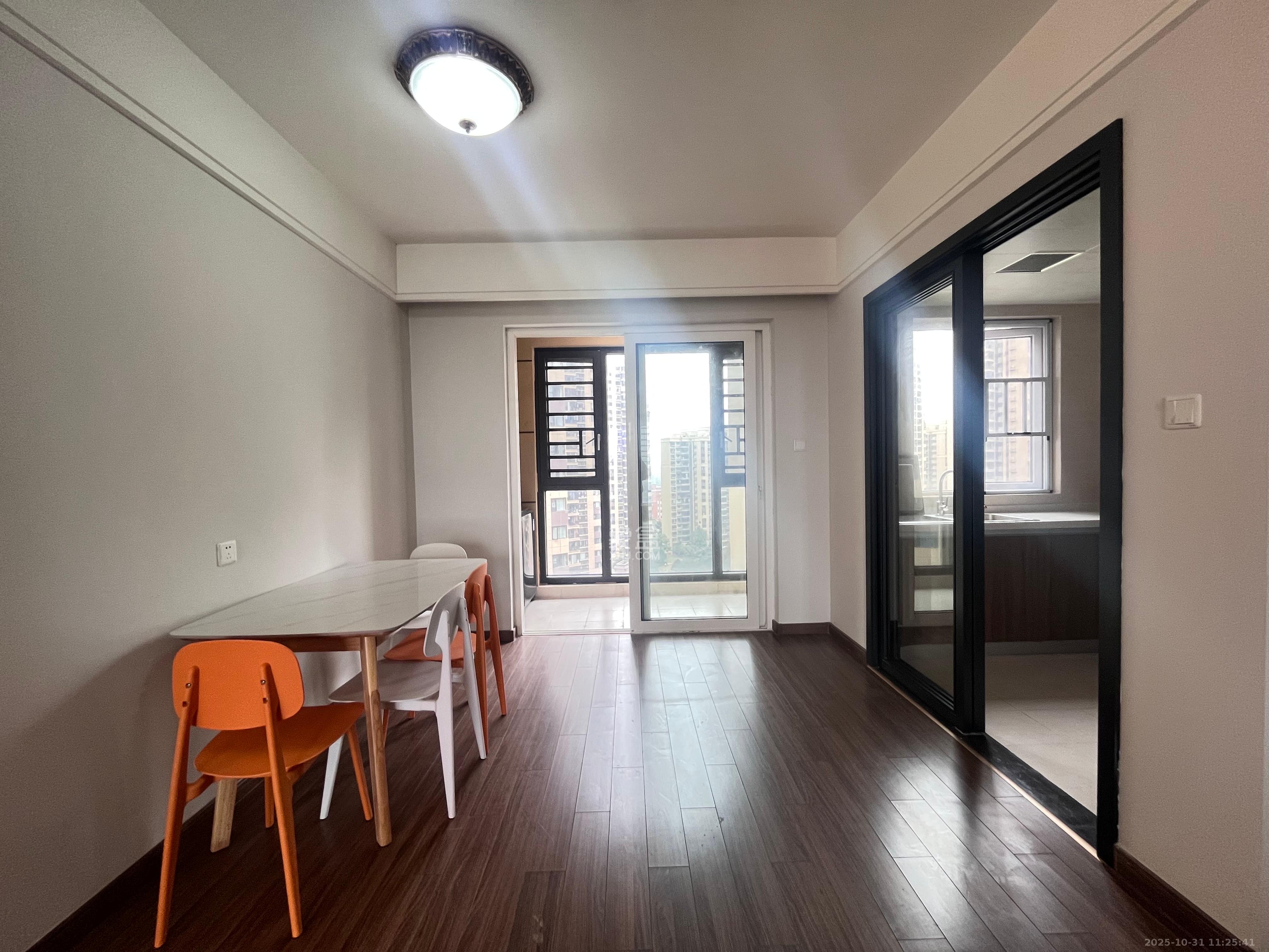 保利香槟国际  4室2厅2卫    2500.0元/月室内图