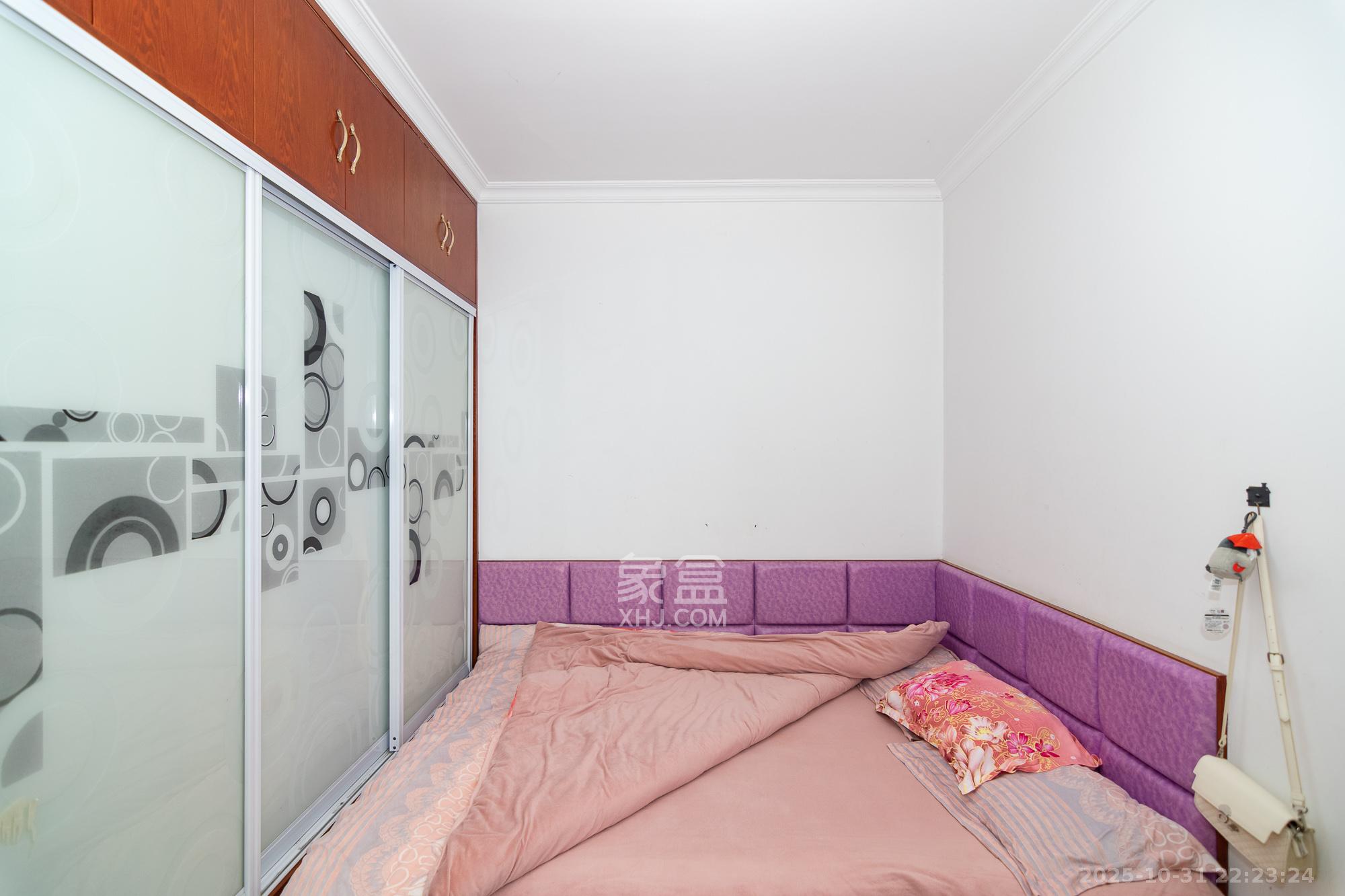 澳海澜庭  2室2厅1卫    45.0万卧室