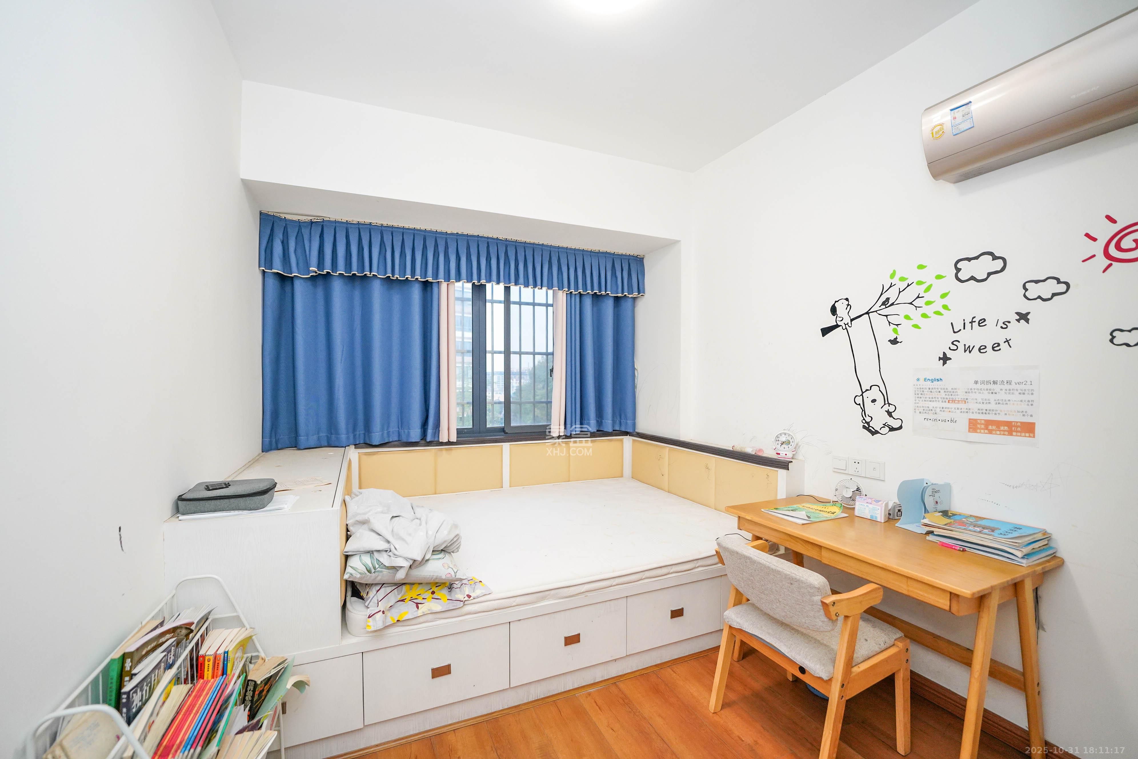 黑金时代广场 4室2厅2卫 98.0万 黑金时代广场 4室2厅2卫 98.0万卧室