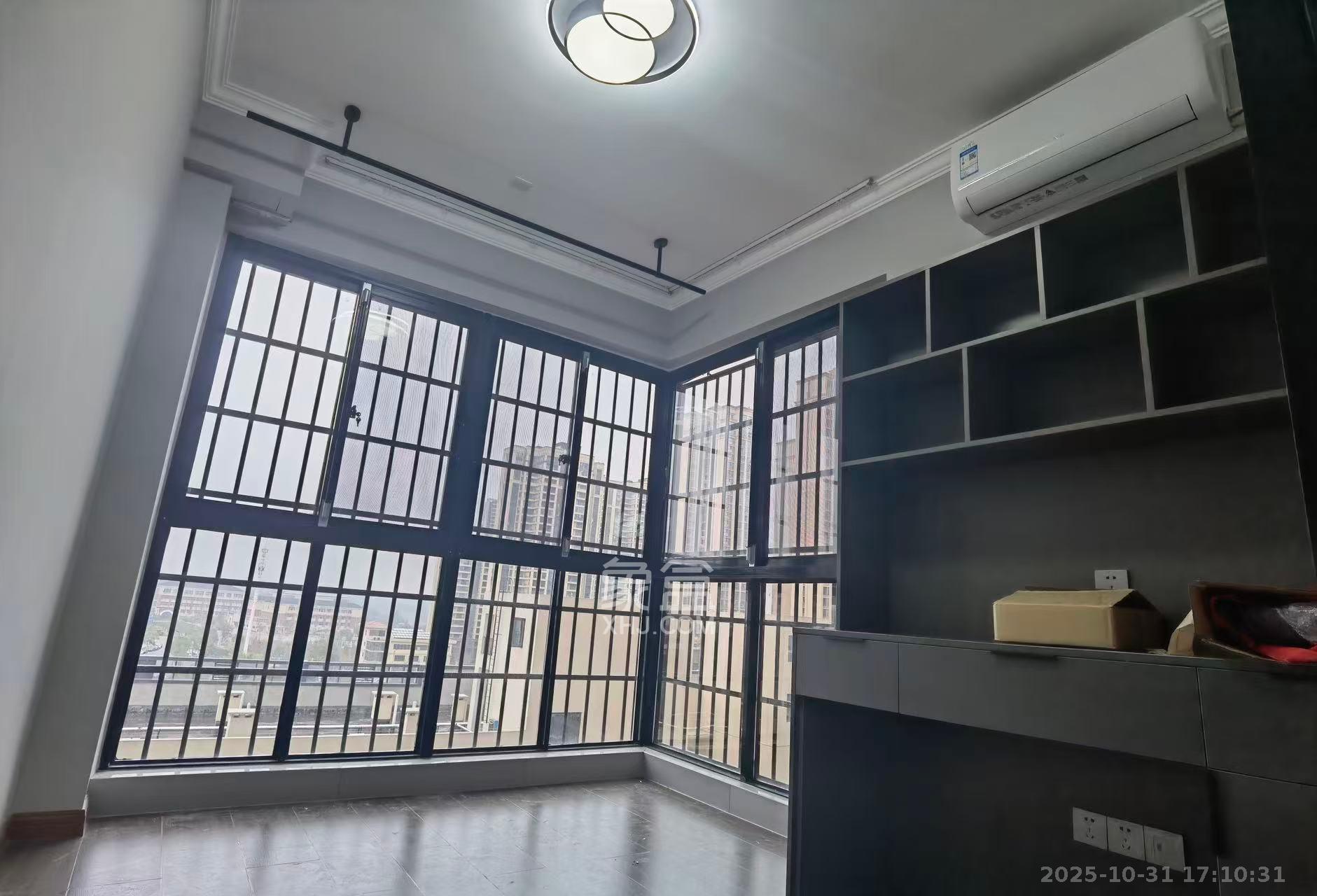 盛地东方芯府 4室2厅2卫 2600.0元/月 盛地东方芯府 4室2厅2卫 2600.0元/月室内图