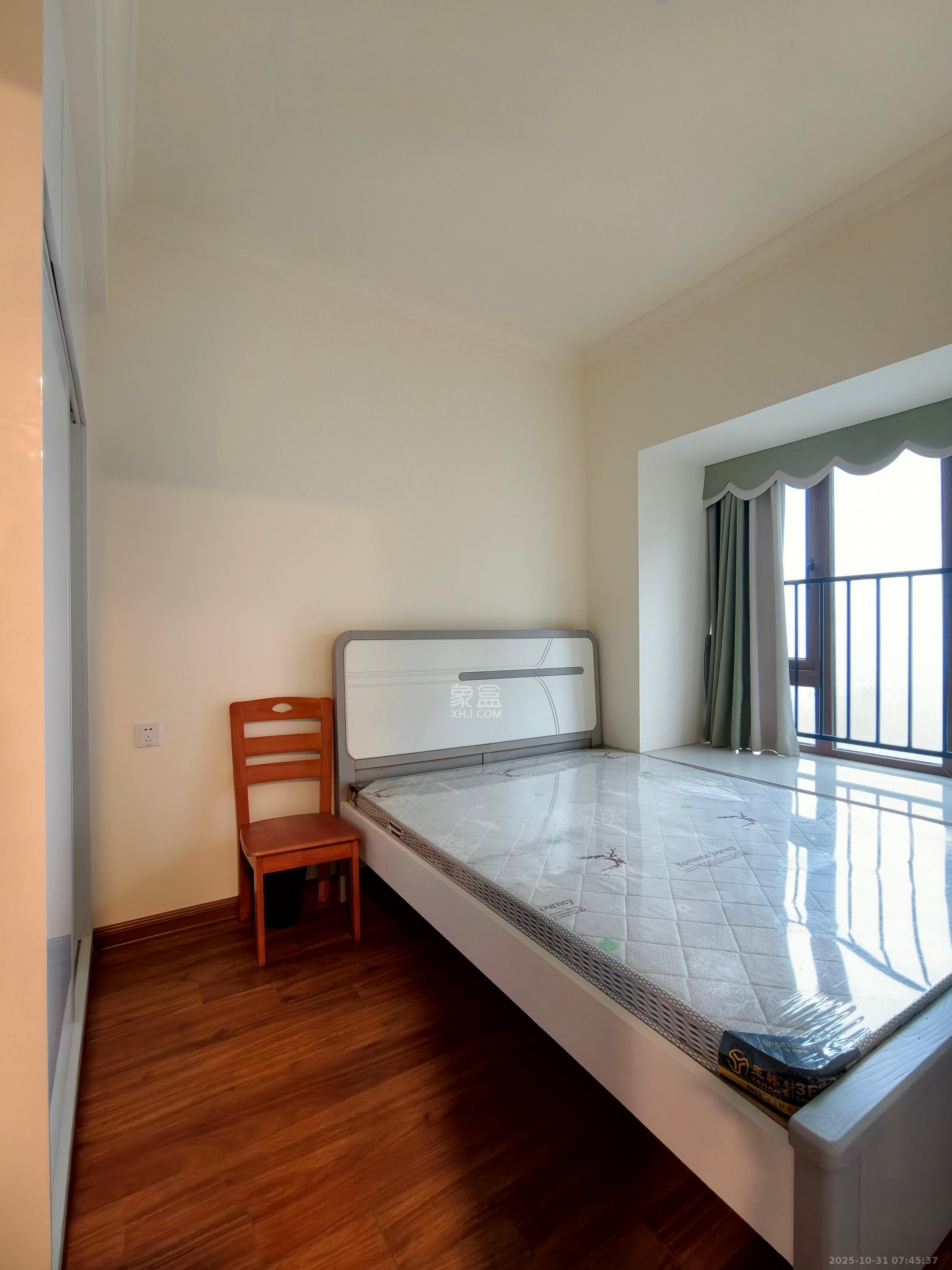 碧桂园翘楚棠  4室2厅2卫    2500.0元/月室内图