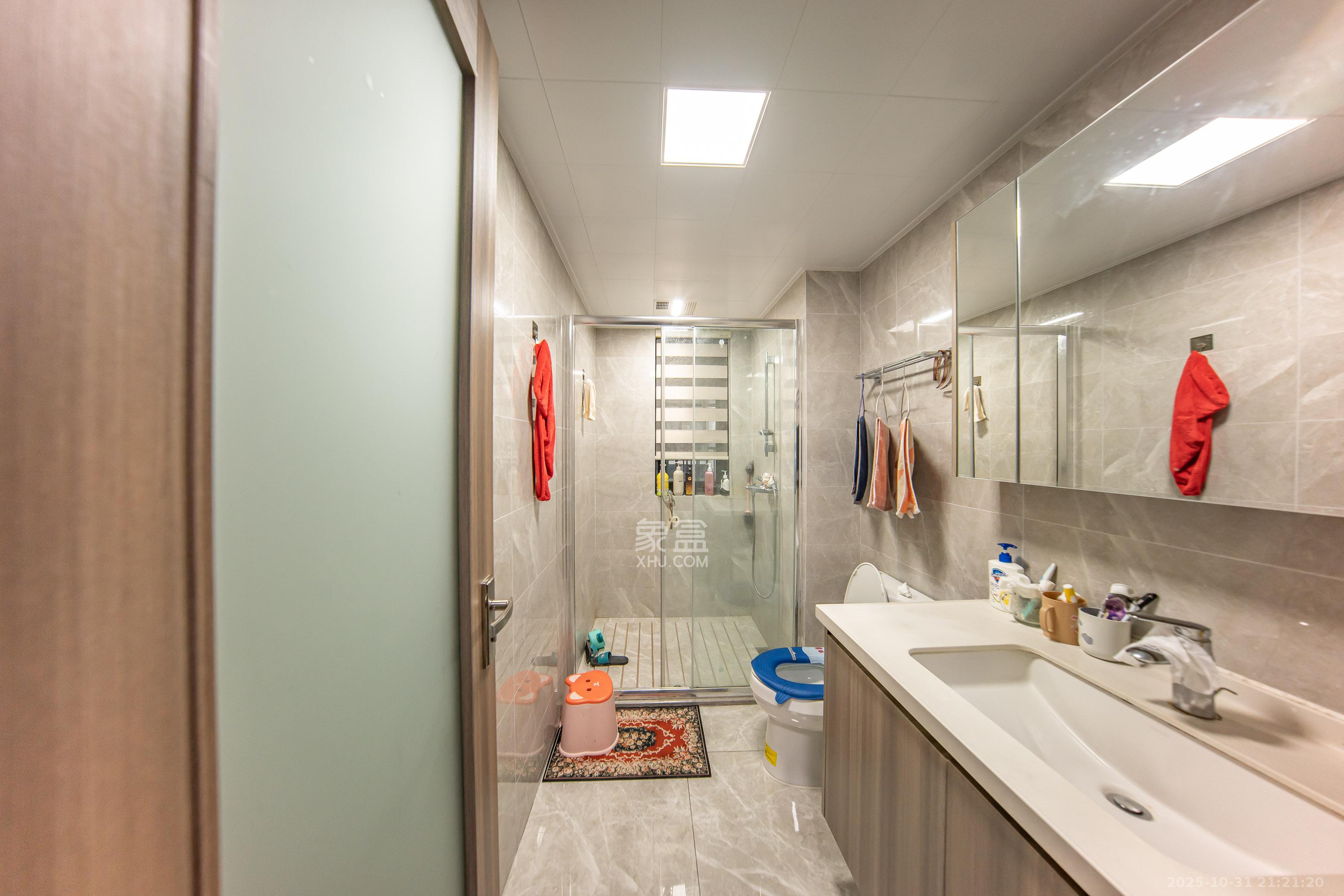 中海阅麓山二期  3室2厅2卫    170.0万卫生间