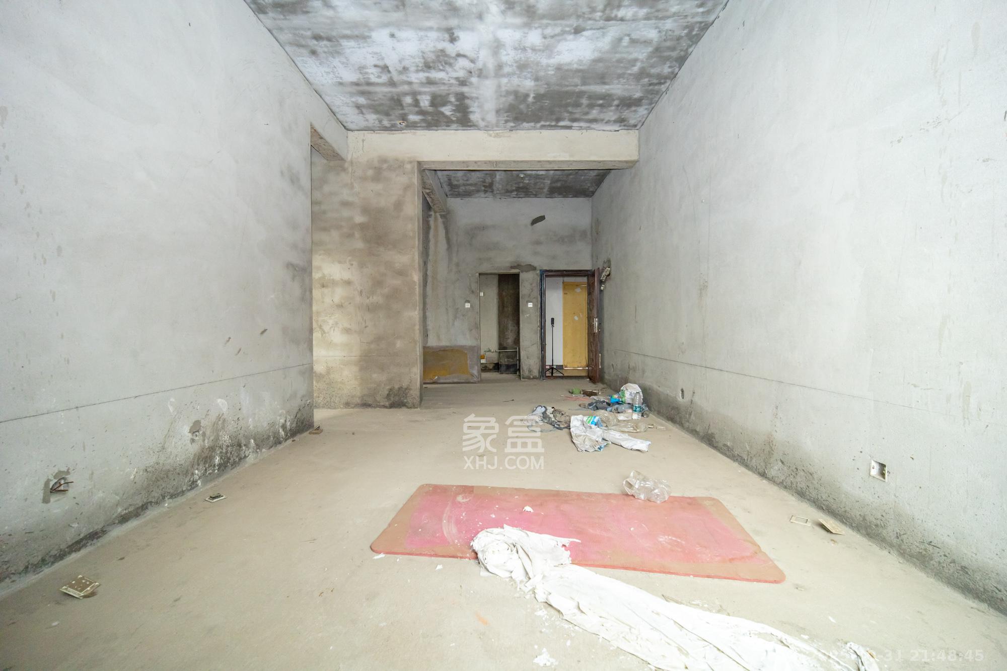 蝴蝶谷  4室2厅2卫    53.0万客厅