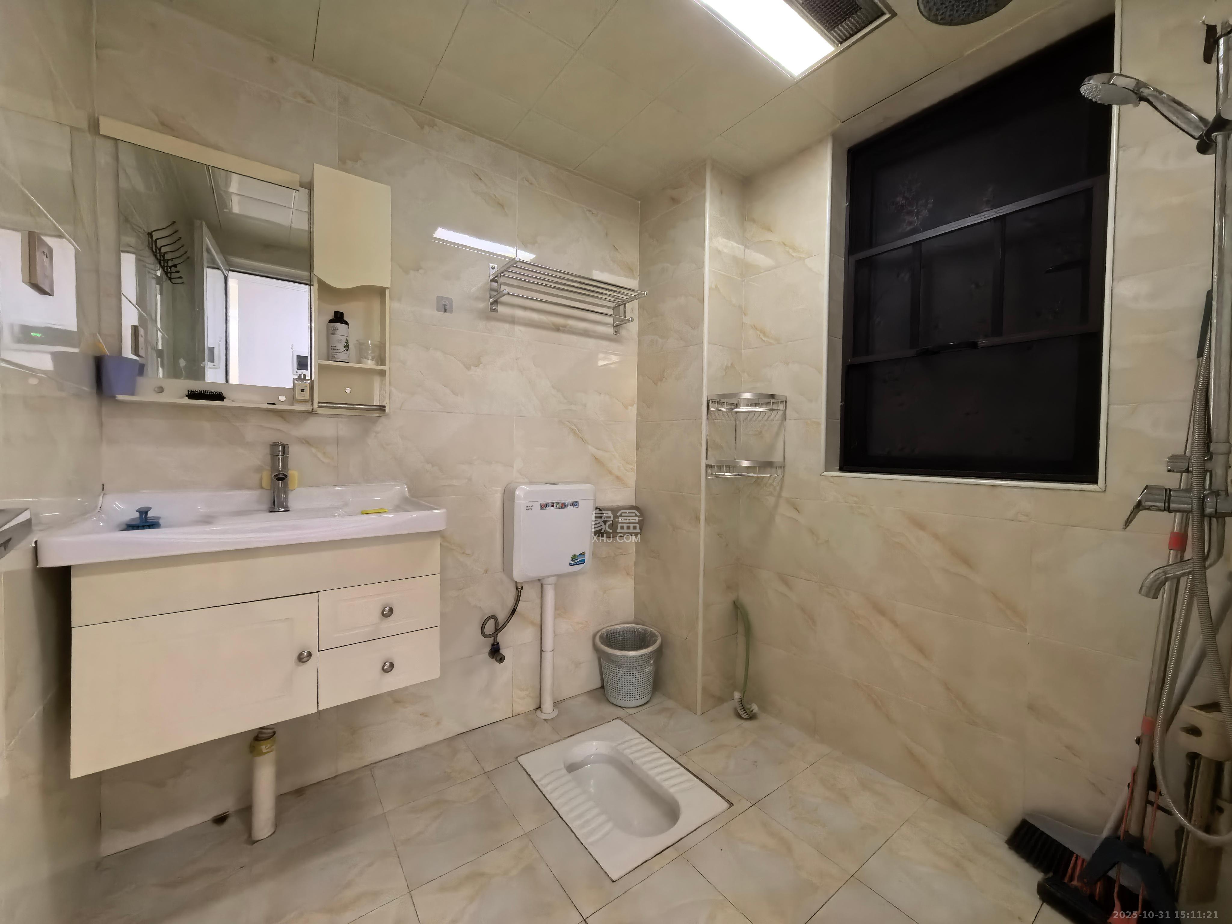 东宜兰园 3室2厅2卫 2500.0元/月 东宜兰园 3室2厅2卫 2500.0元/月室内图