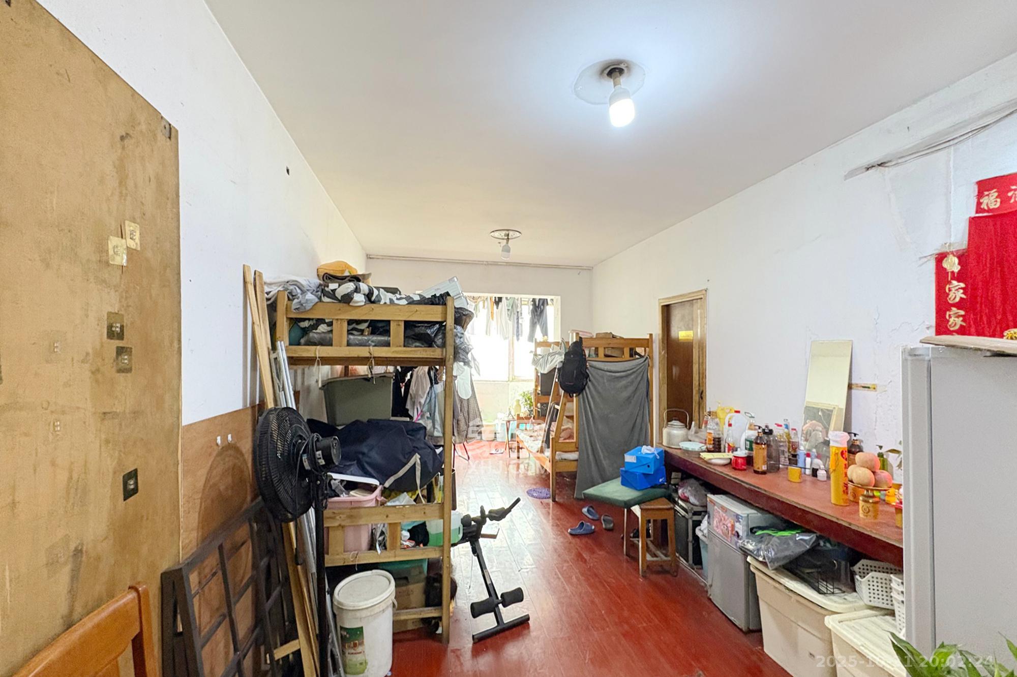 交通银行宿舍(浏城桥)  3室1厅1卫    85.0万 交通银行宿舍(浏城桥)  3室1厅1卫    85.0万客厅