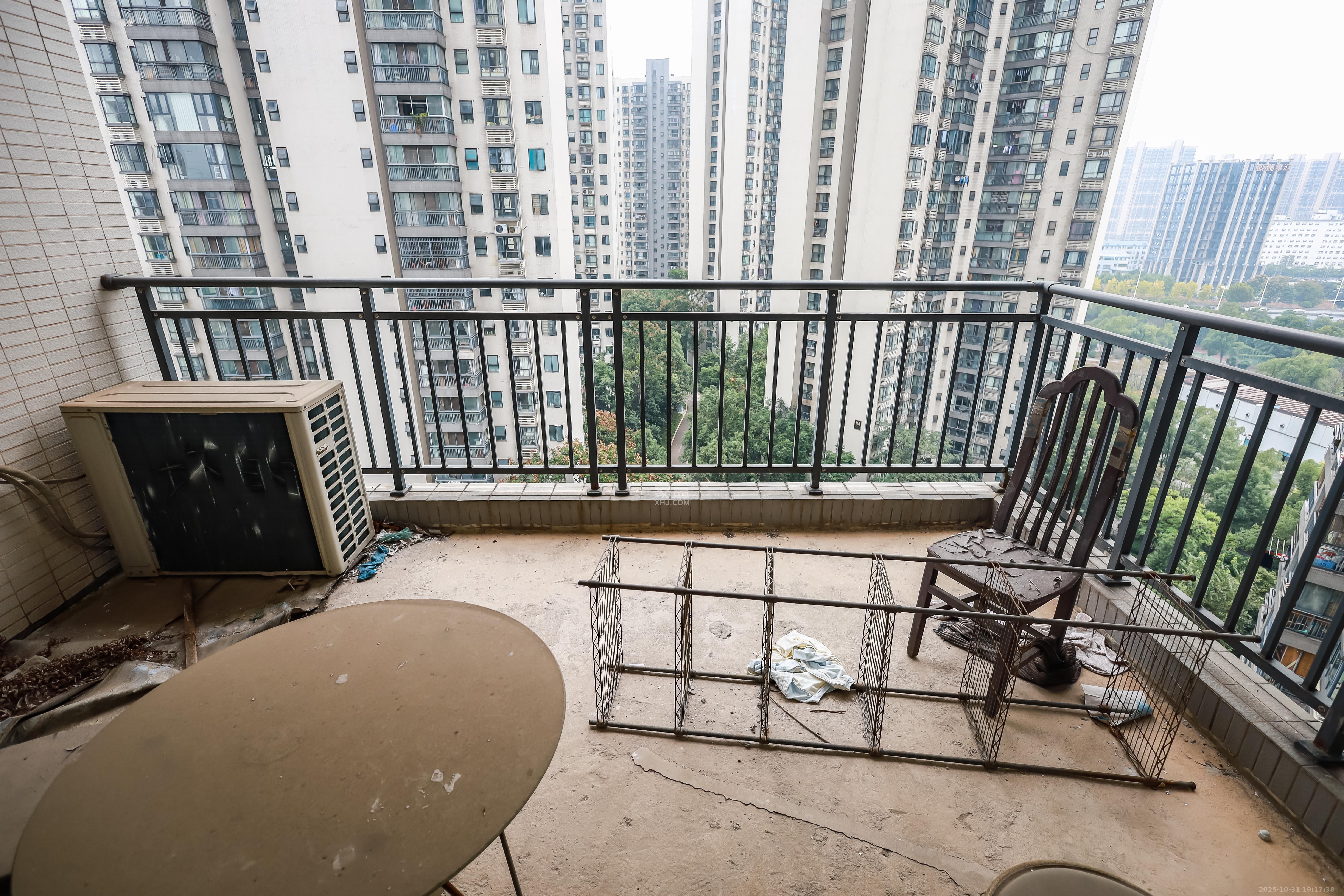 莱茵城  3室2厅1卫    88.0万阳台