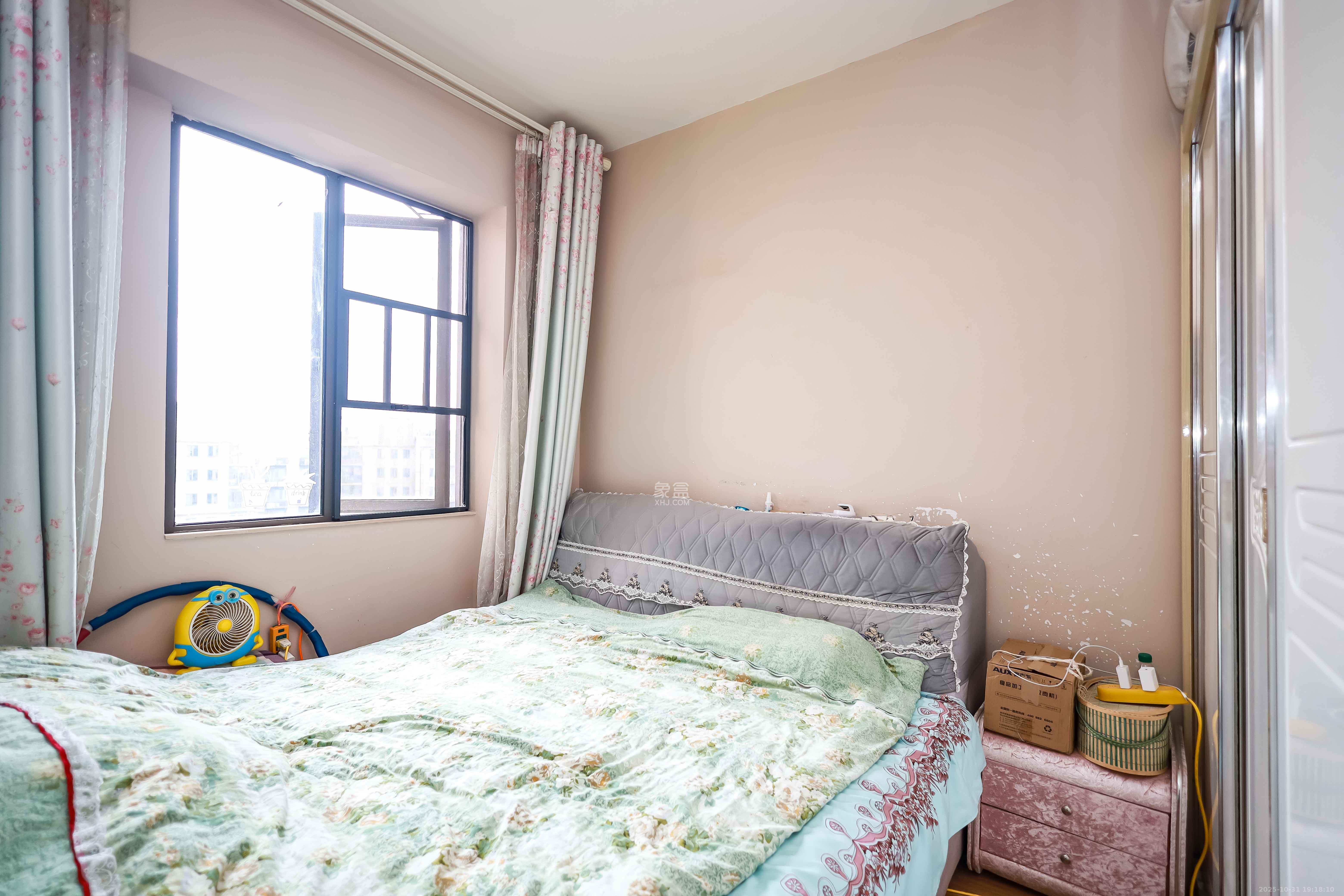 麓谷小镇  3室2厅1卫    60.0万 麓谷小镇  3室2厅1卫    60.0万卧室