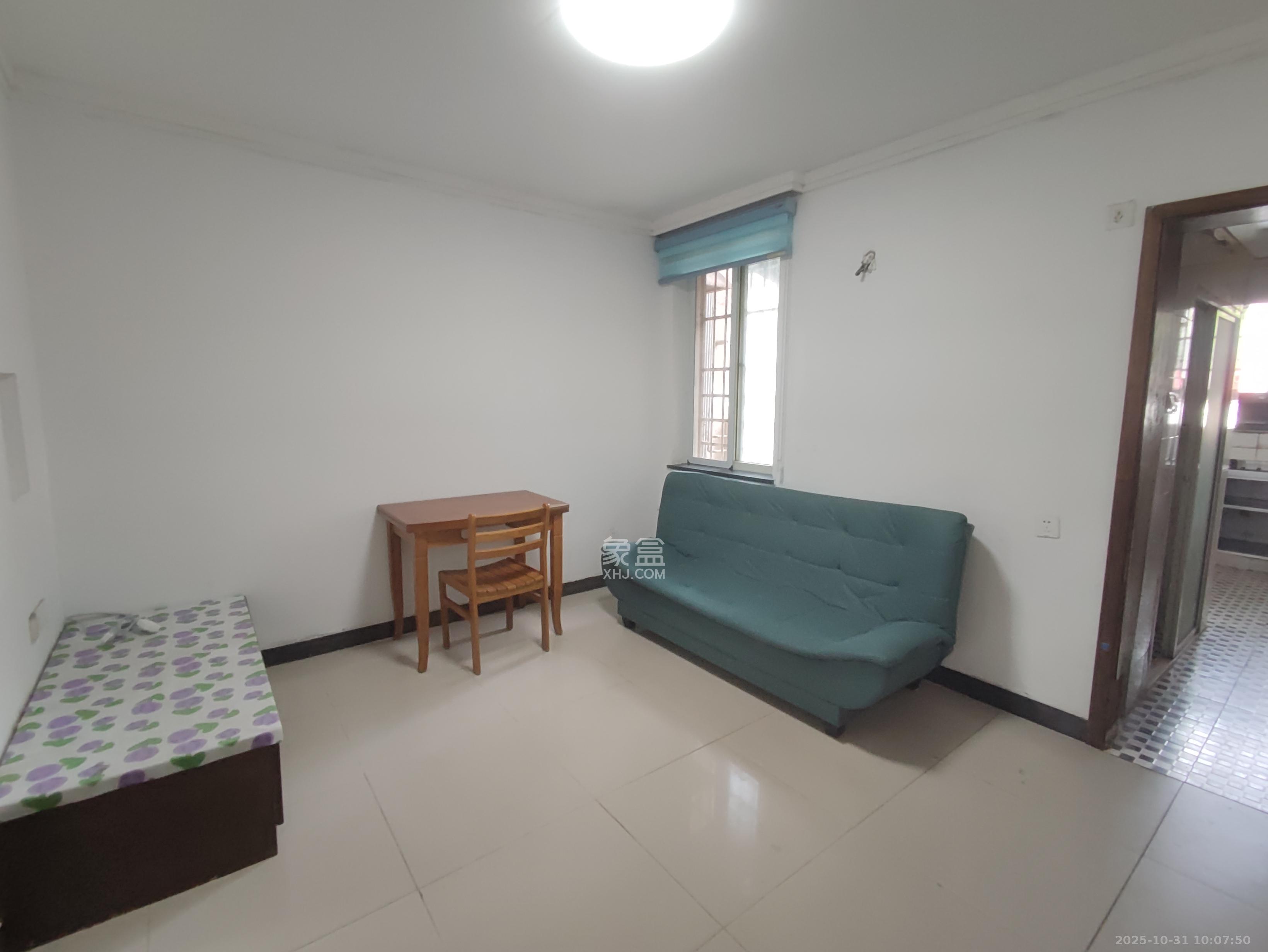 老鸦冲小区  1室0厅0卫    1600.0元/月 老鸦冲小区  1室0厅0卫    1600.0元/月