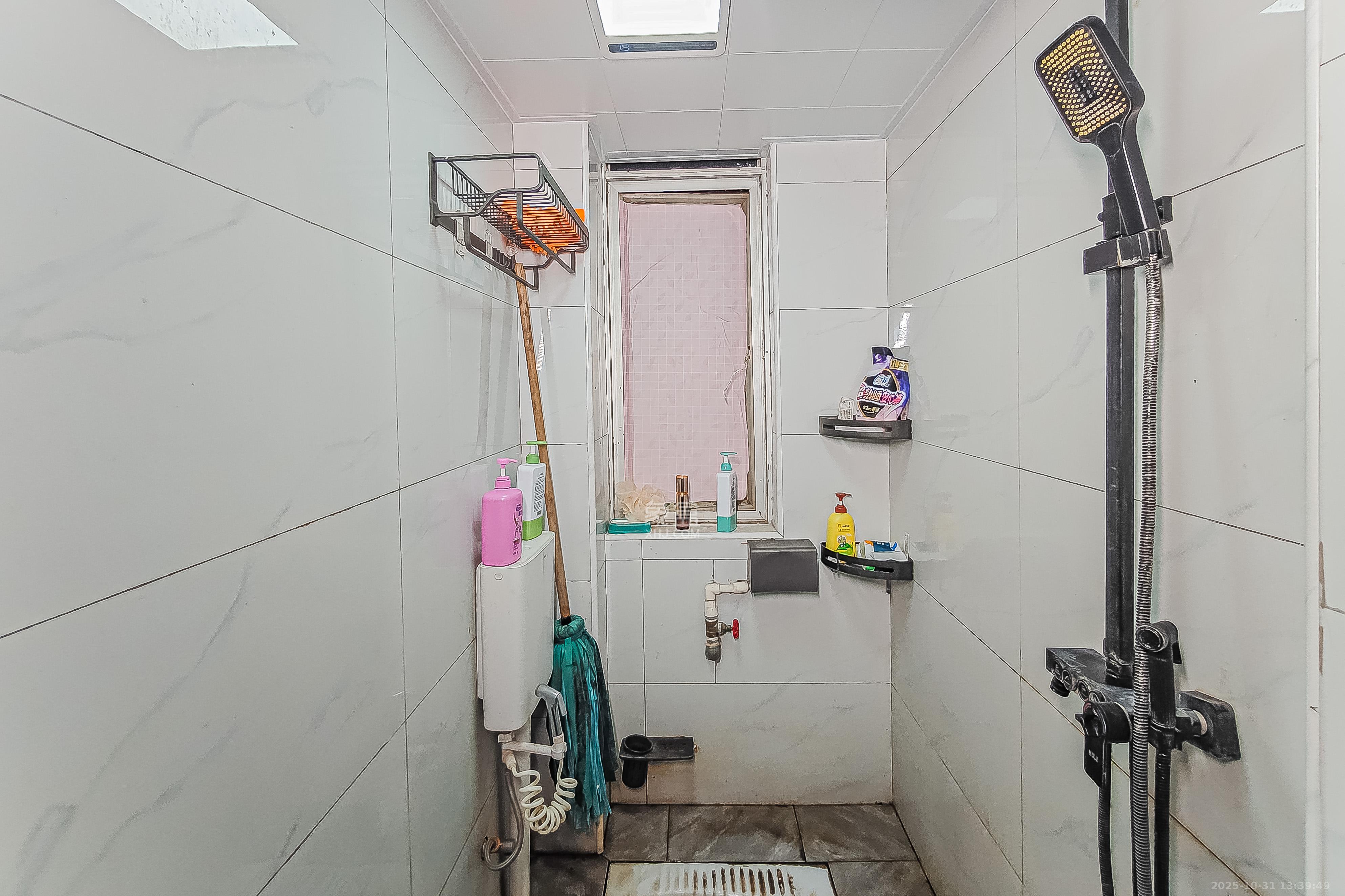 东瓜山二村  3室2厅1卫    60.0万卫生间