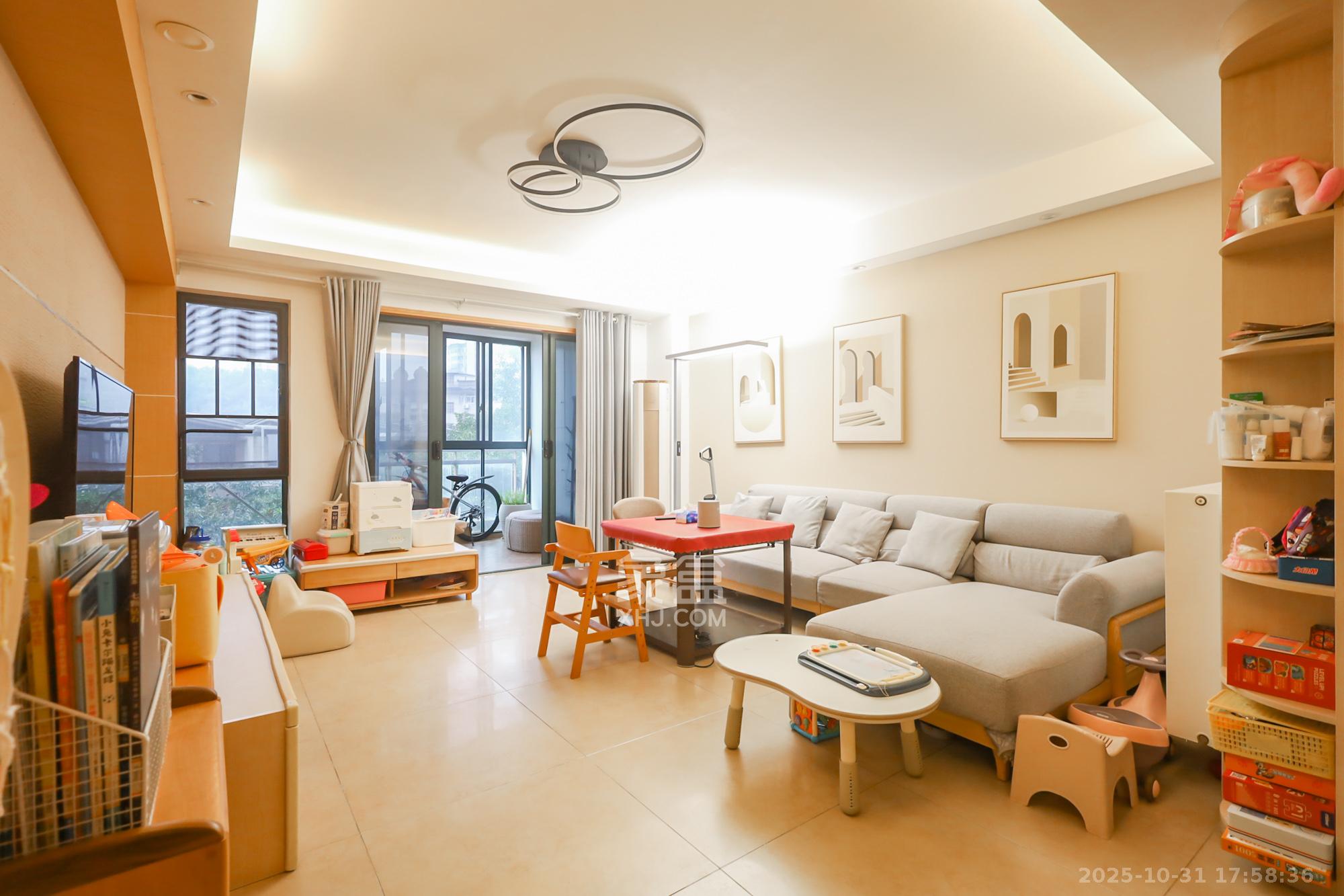 西山汇景一、二期  4室2厅2卫    248.0万客厅