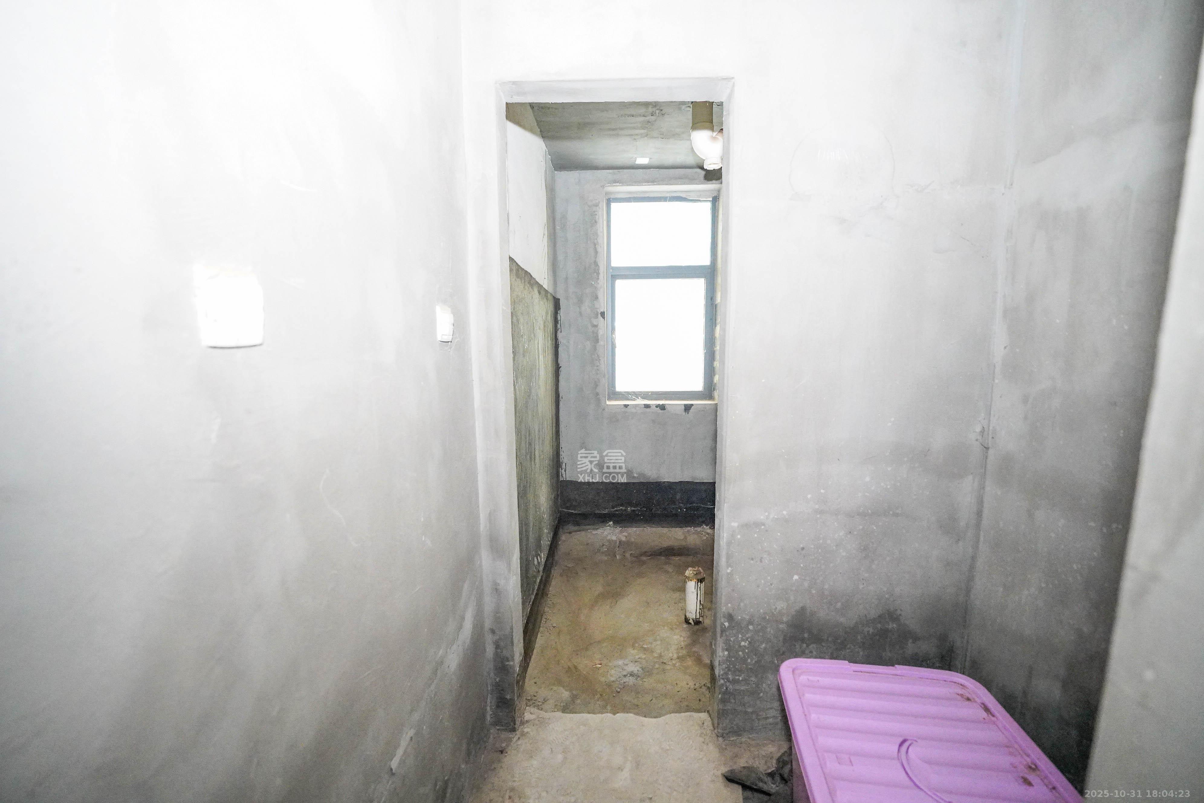 格兰小镇 4室2厅2卫 145.0万 格兰小镇 4室2厅2卫 145.0万卫生间