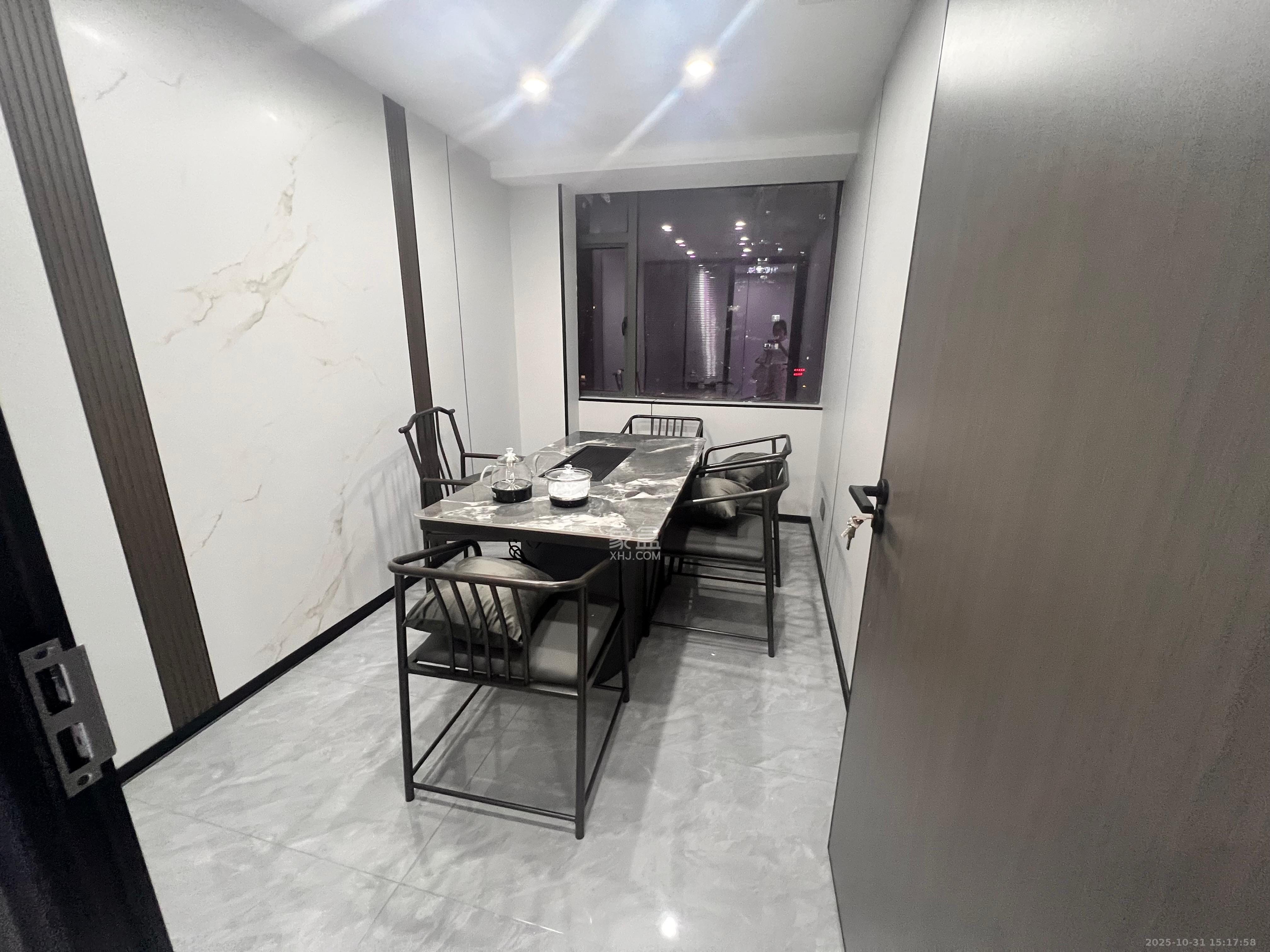 长房中庭国际（东郡华蓉广场）  1室1厅1卫    3500.0元/月室内图