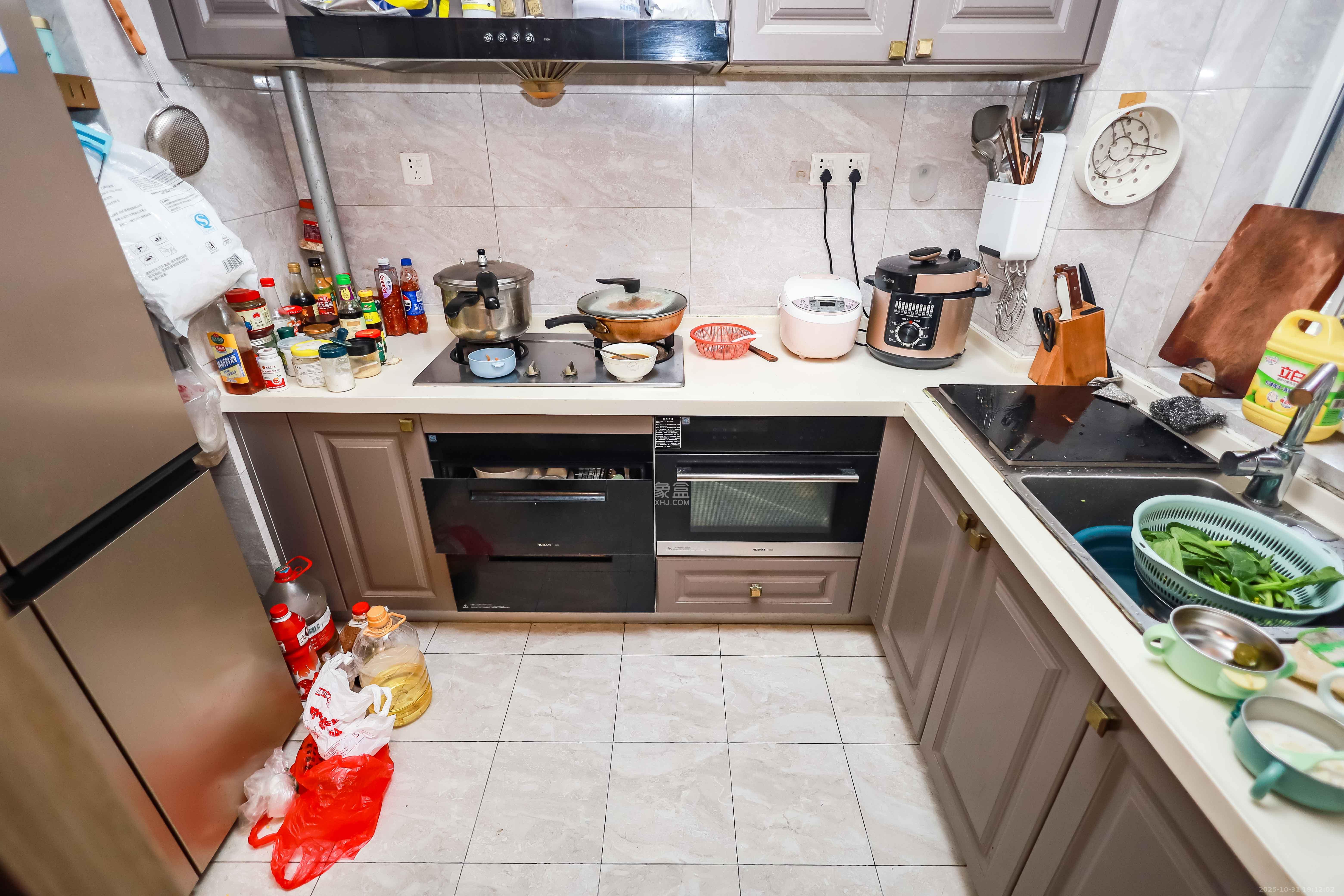 金地中交麓谷香颂(金地中交雅苑)  4室2厅2卫    140.8万厨房