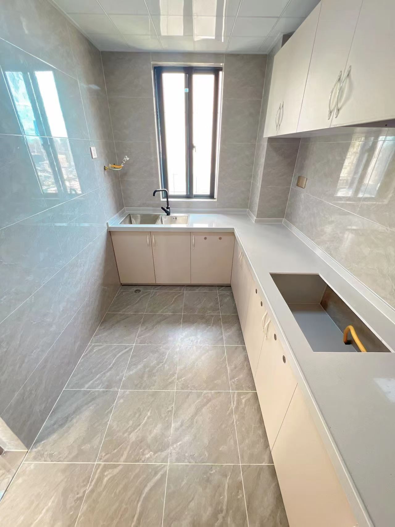 滨江新苑（一期A区）  3室2厅2卫    208.0万客厅