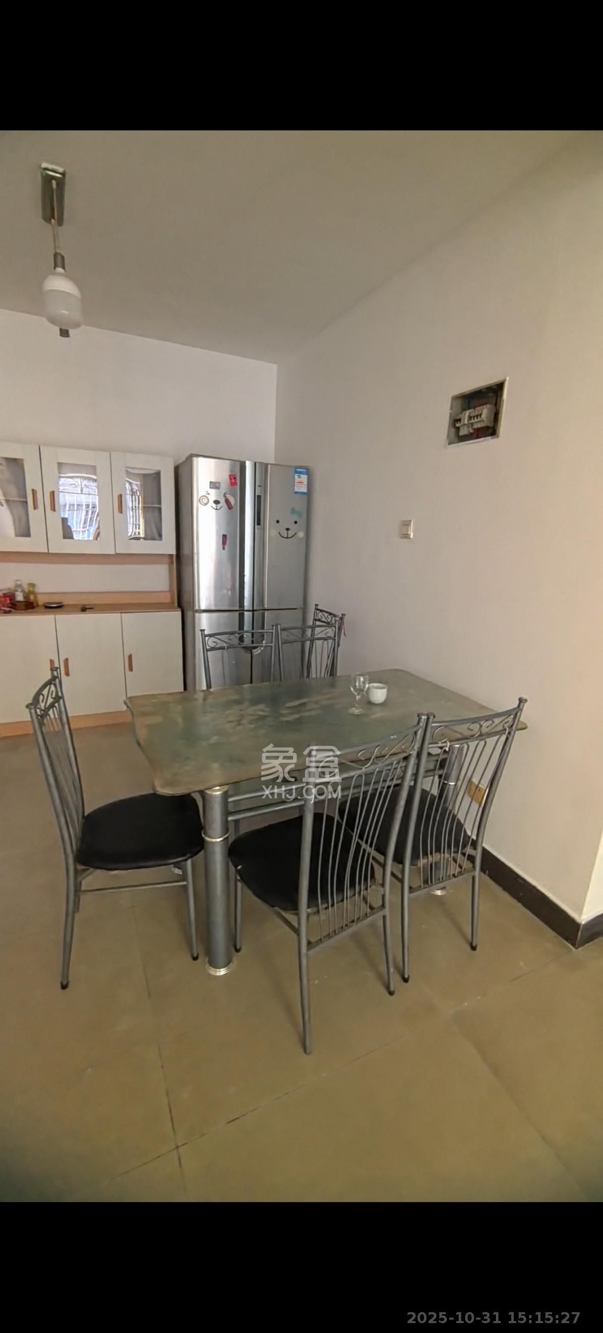 绕城家园  3室1厅1卫    2000.0元/月室内图