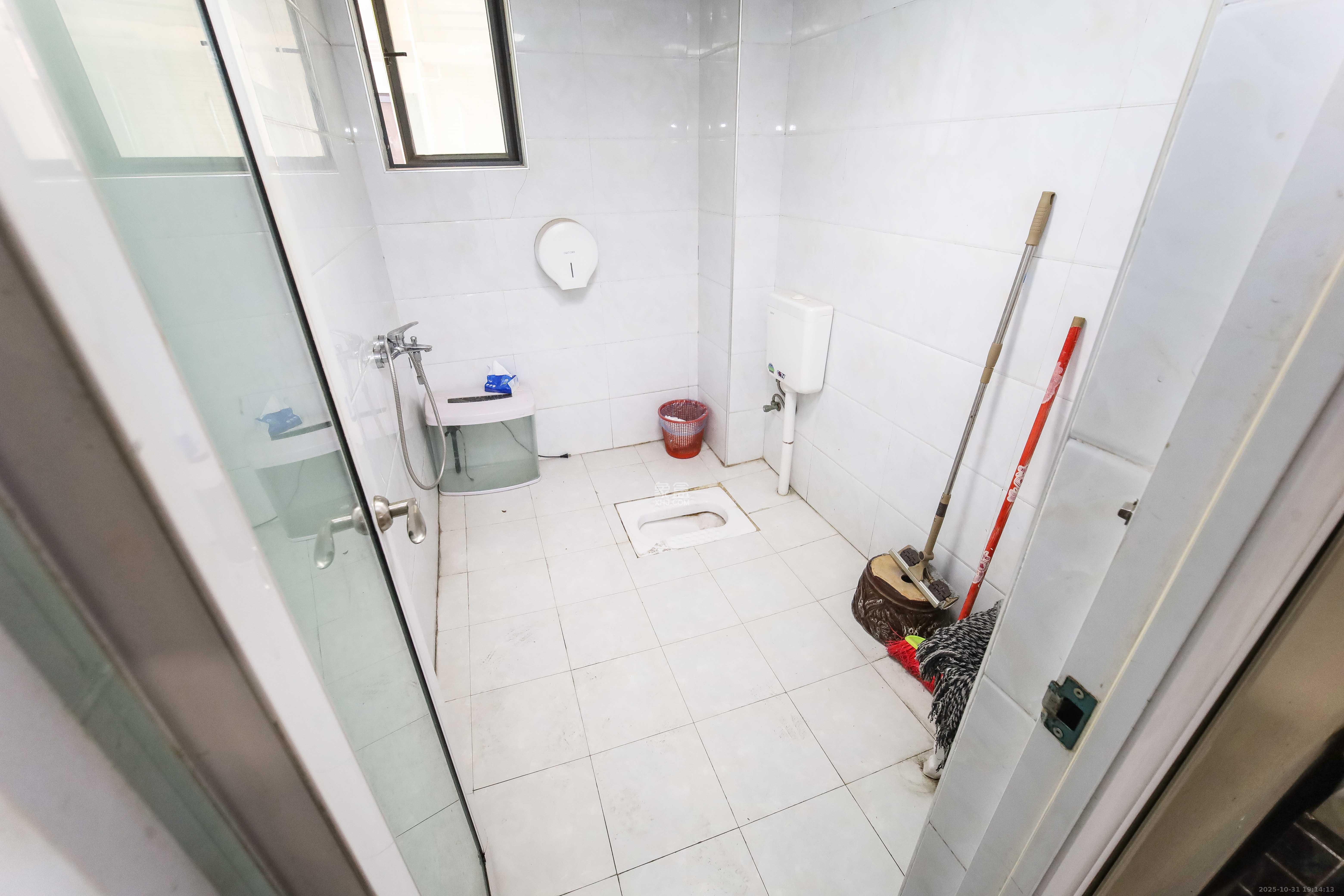 东方芙蓉 4室2厅1卫 116.0万 东方芙蓉 4室2厅1卫 116.0万卫生间