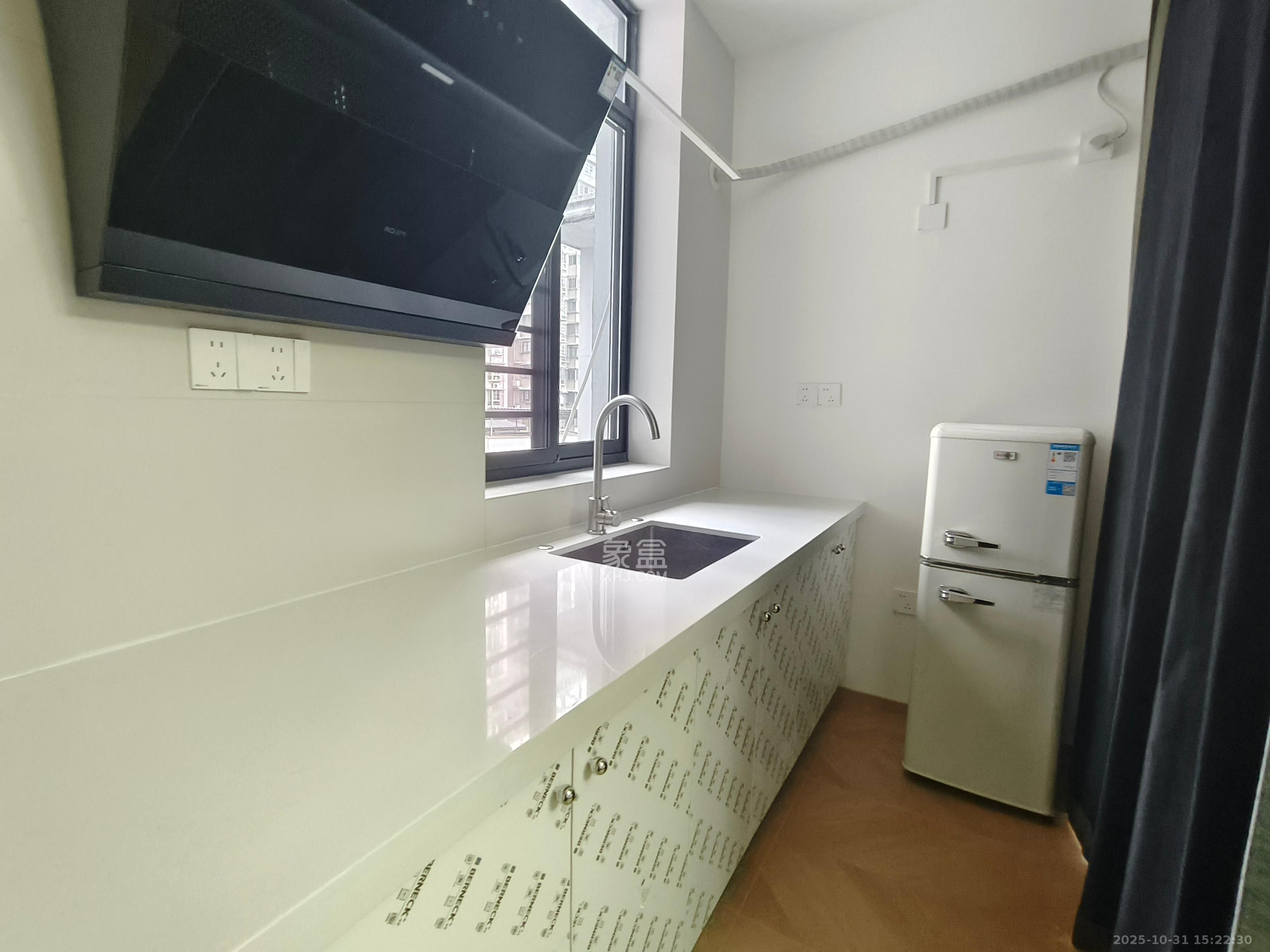 化龙池散盘  1室1厅1卫    2000.0元/月室内图