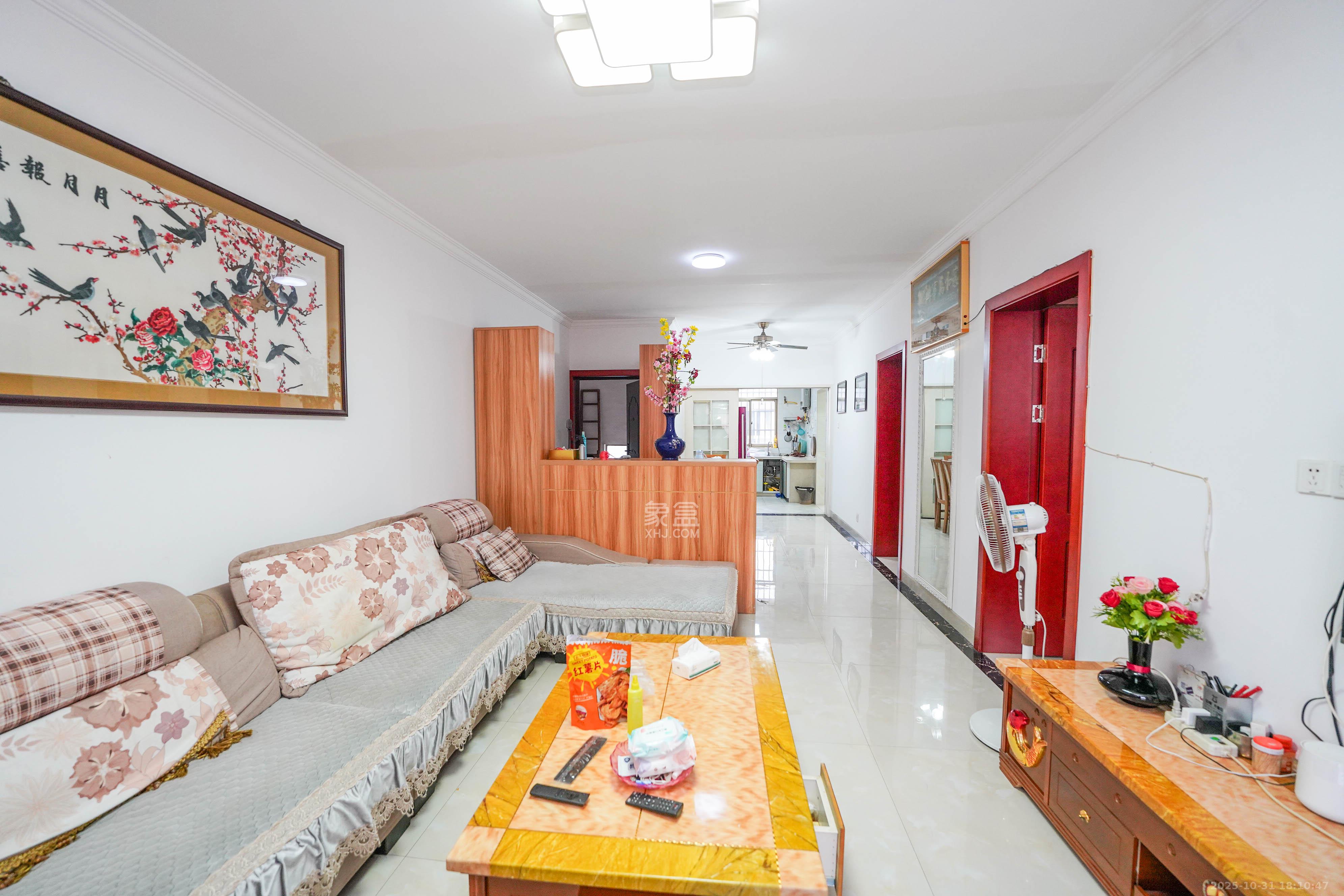 三城花苑(一,二,三期)  2室2厅1卫    28.0万 三城花苑(一,二,三期)  2室2厅1卫    28.0万客厅