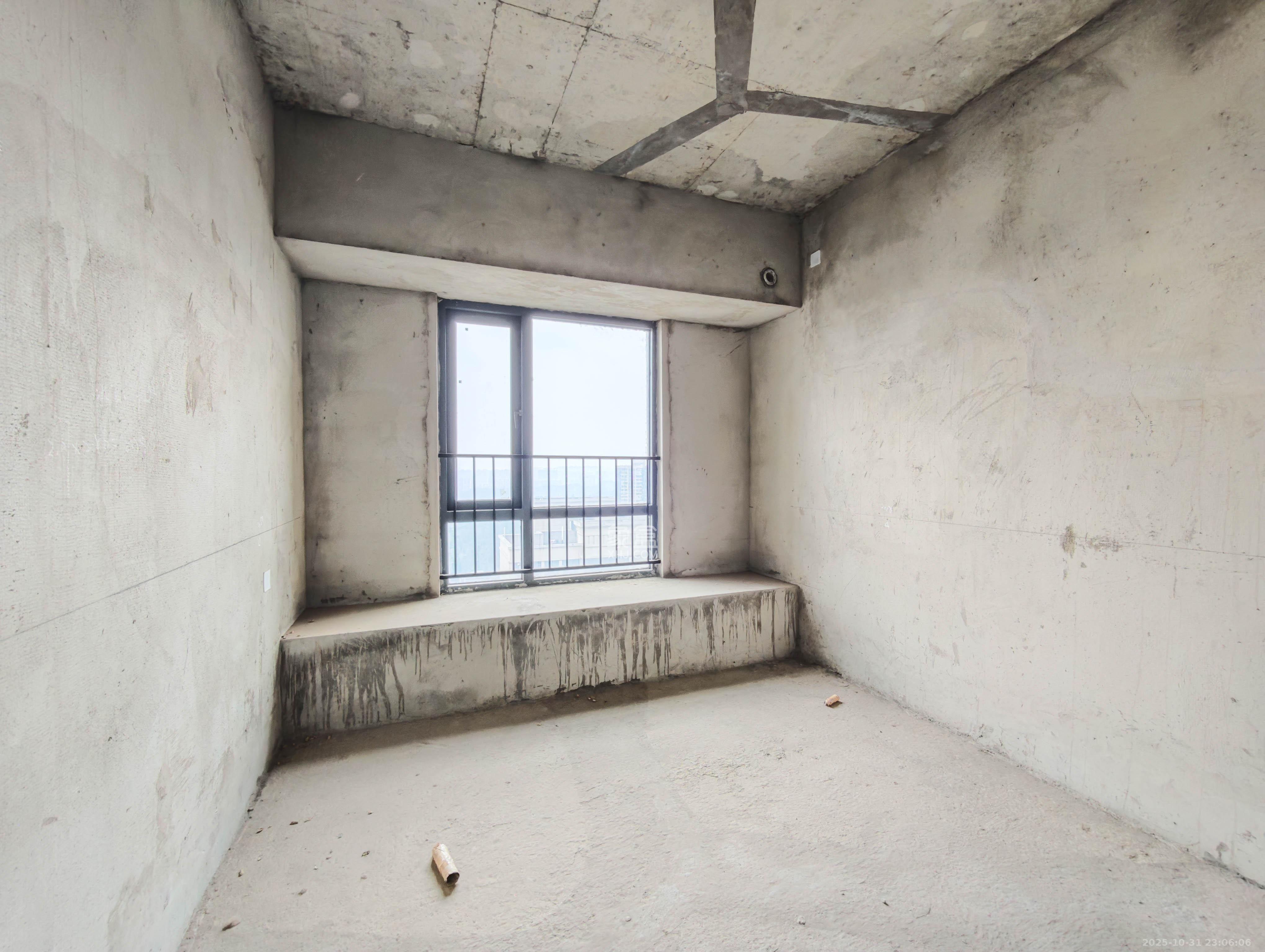 碧桂园南城首府（东宸林海）  4室2厅2卫    134.0万卧室