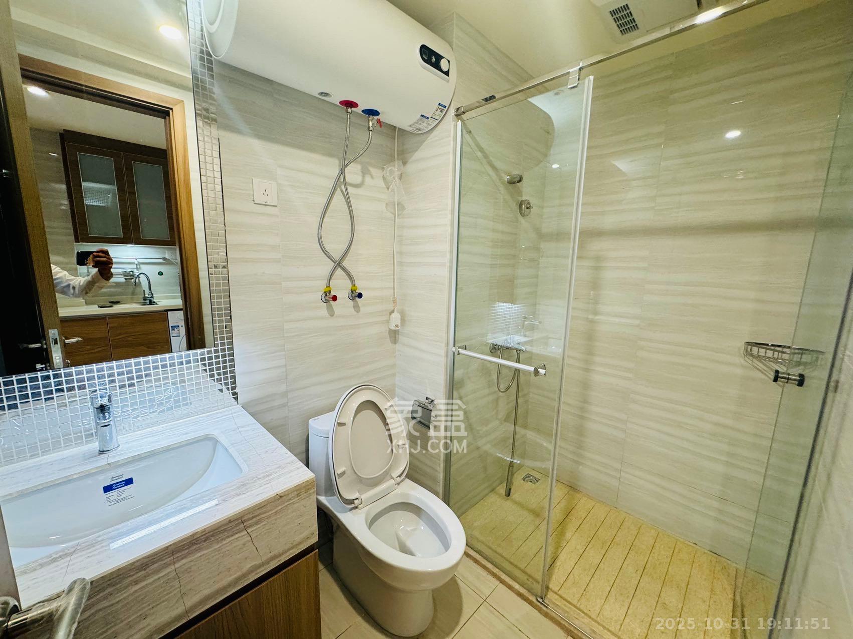 恒大国际广场  1室1厅1卫    1800.0元/月 恒大国际广场  1室1厅1卫    1800.0元/月