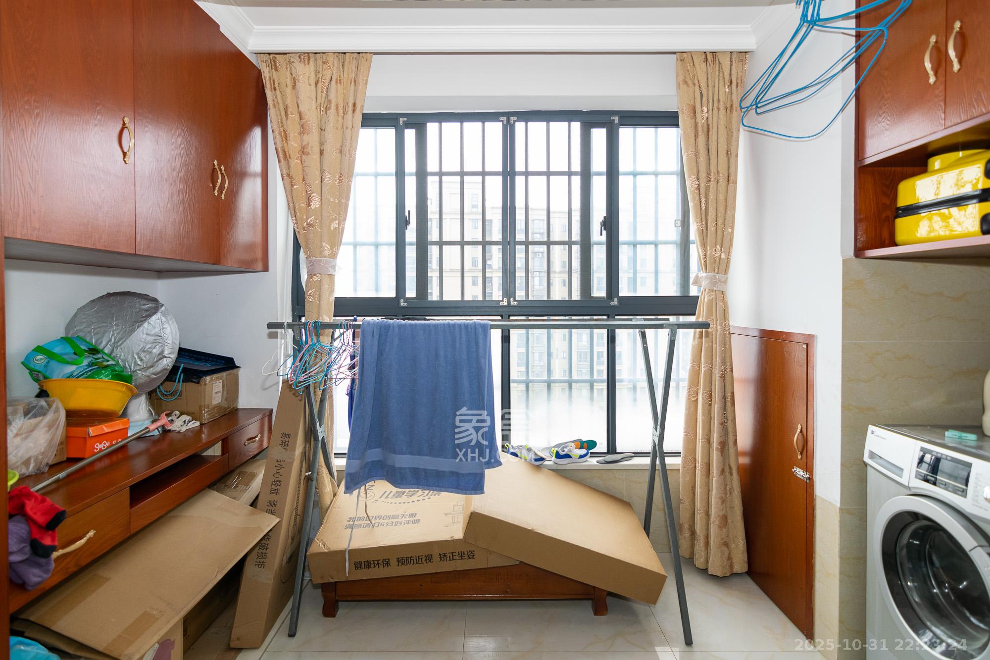 澳海澜庭  2室2厅1卫    45.0万阳台