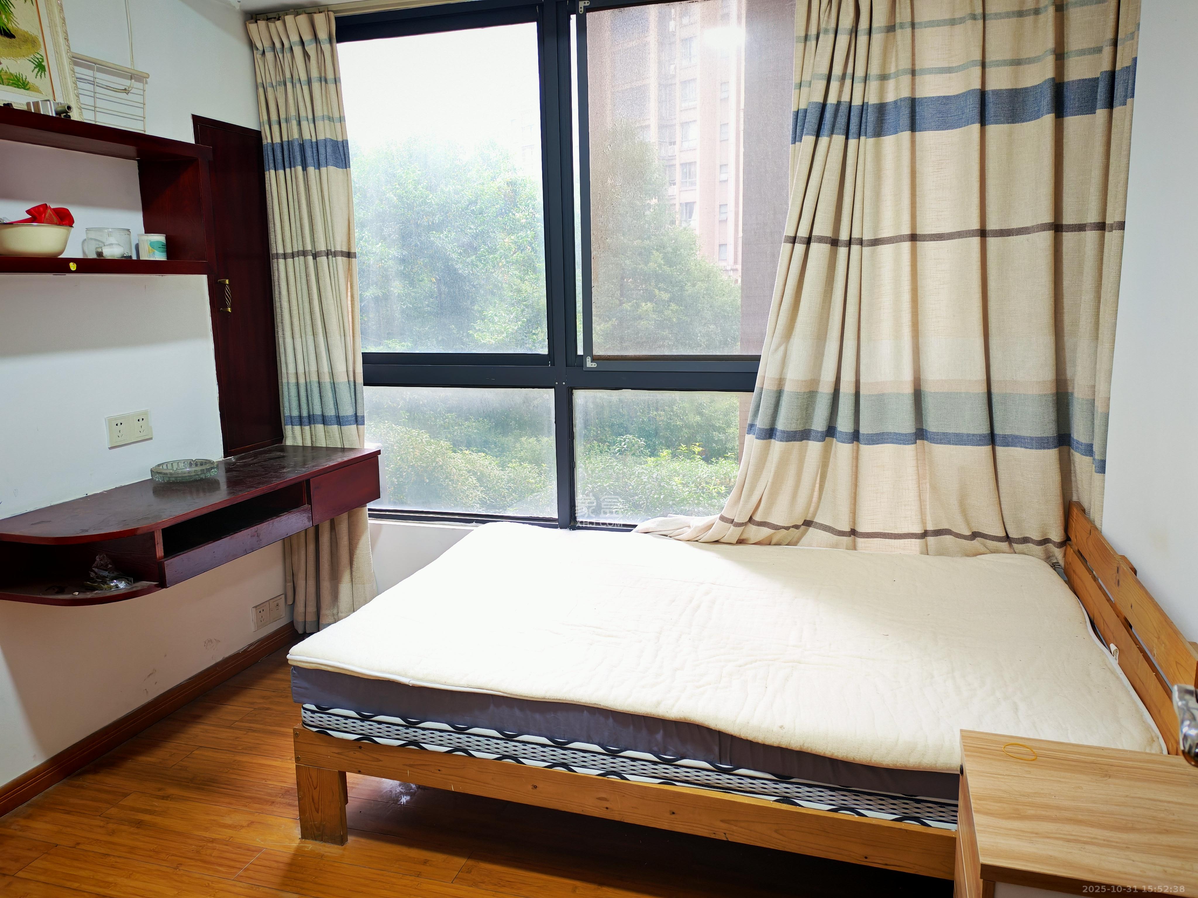 秀峰景园(领秀峰) 3室2厅2卫 1700.0元/月 秀峰景园(领秀峰) 3室2厅2卫 1700.0元/月室内图