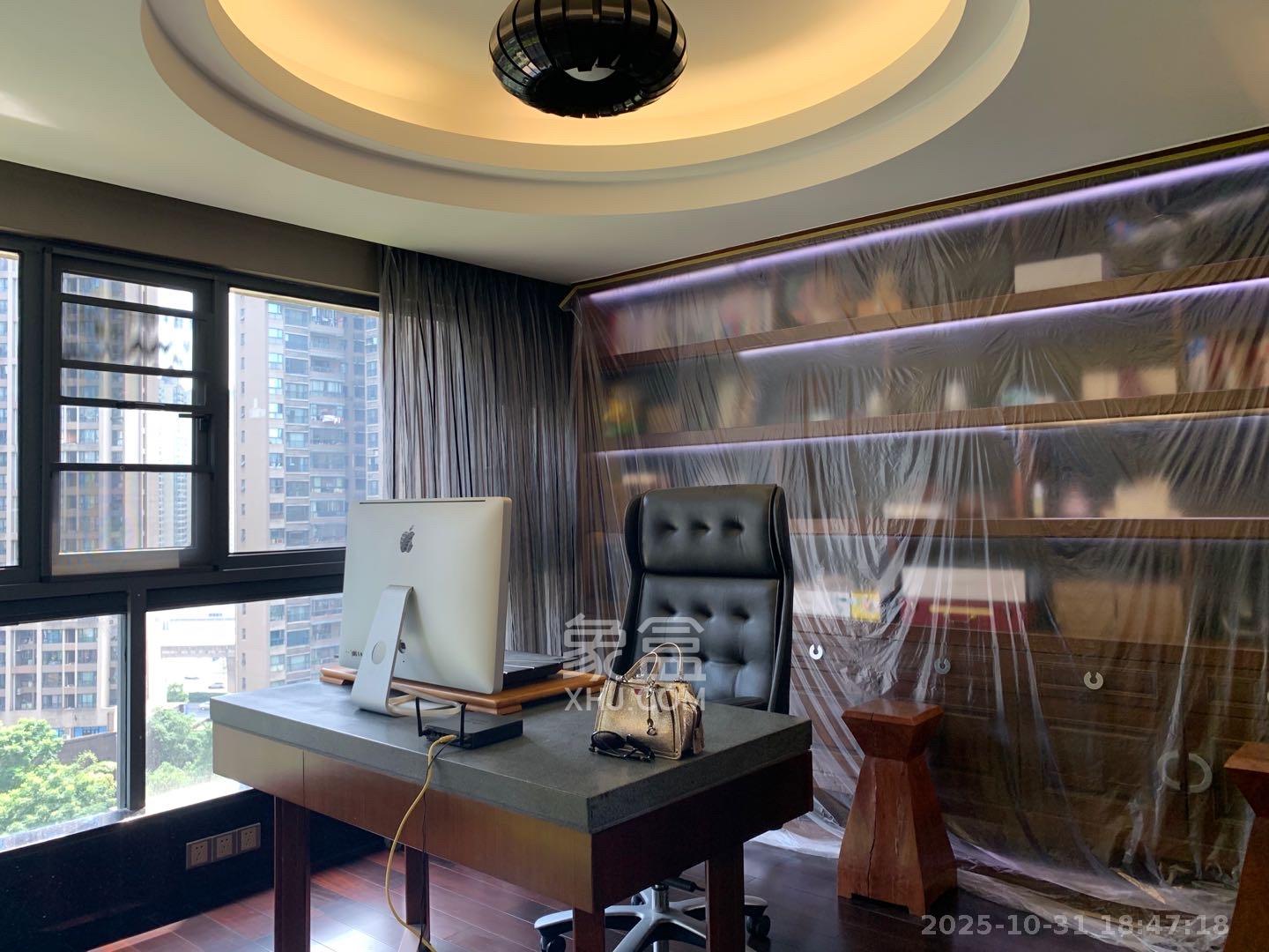 藏珑湖上国际花园  4室2厅2卫    7500.0元/月 藏珑湖上国际花园  4室2厅2卫    7500.0元/月室内图