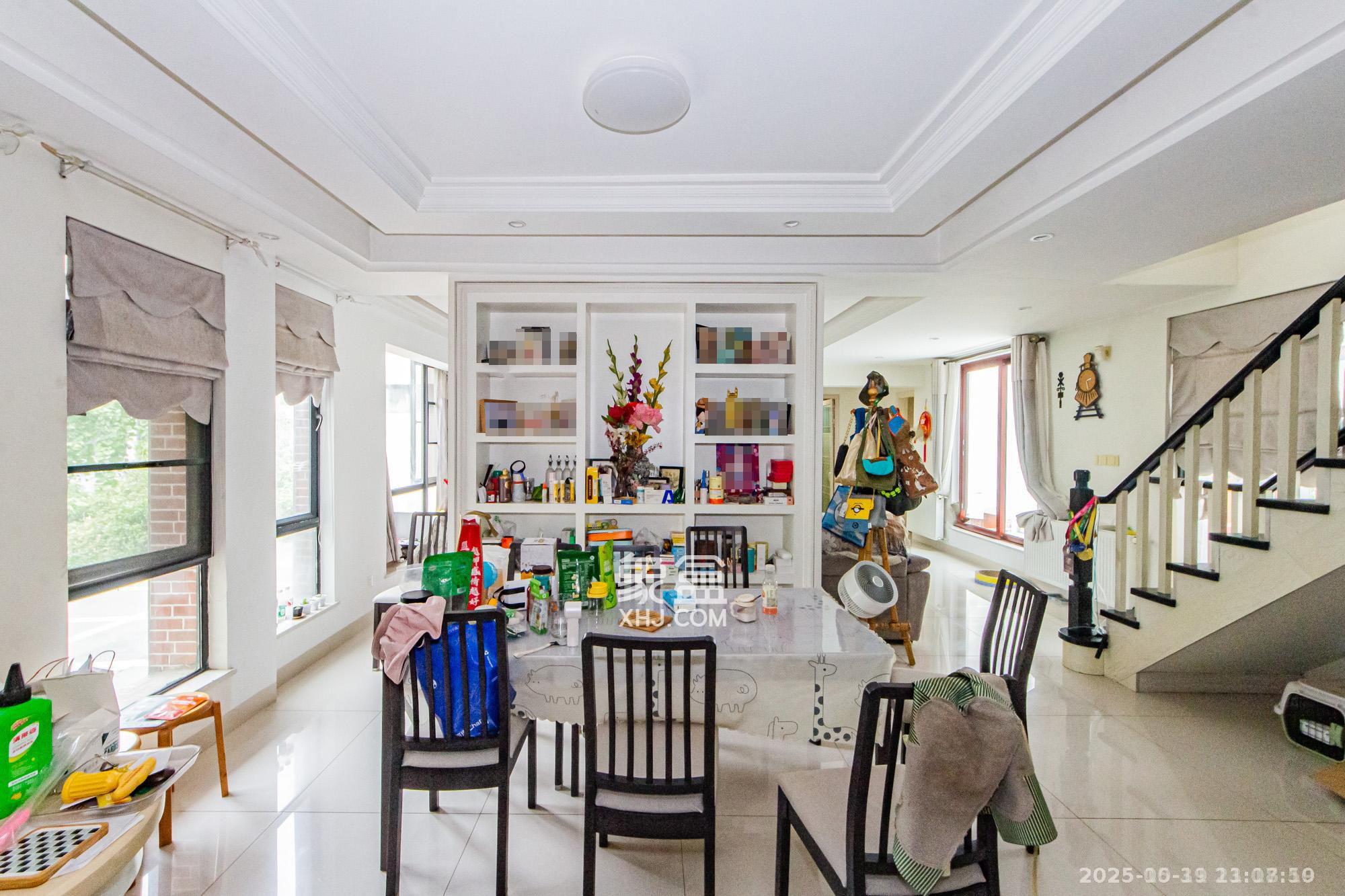 万科城  5室2厅2卫    10000.0元/月 万科城  5室2厅2卫    10000.0元/月